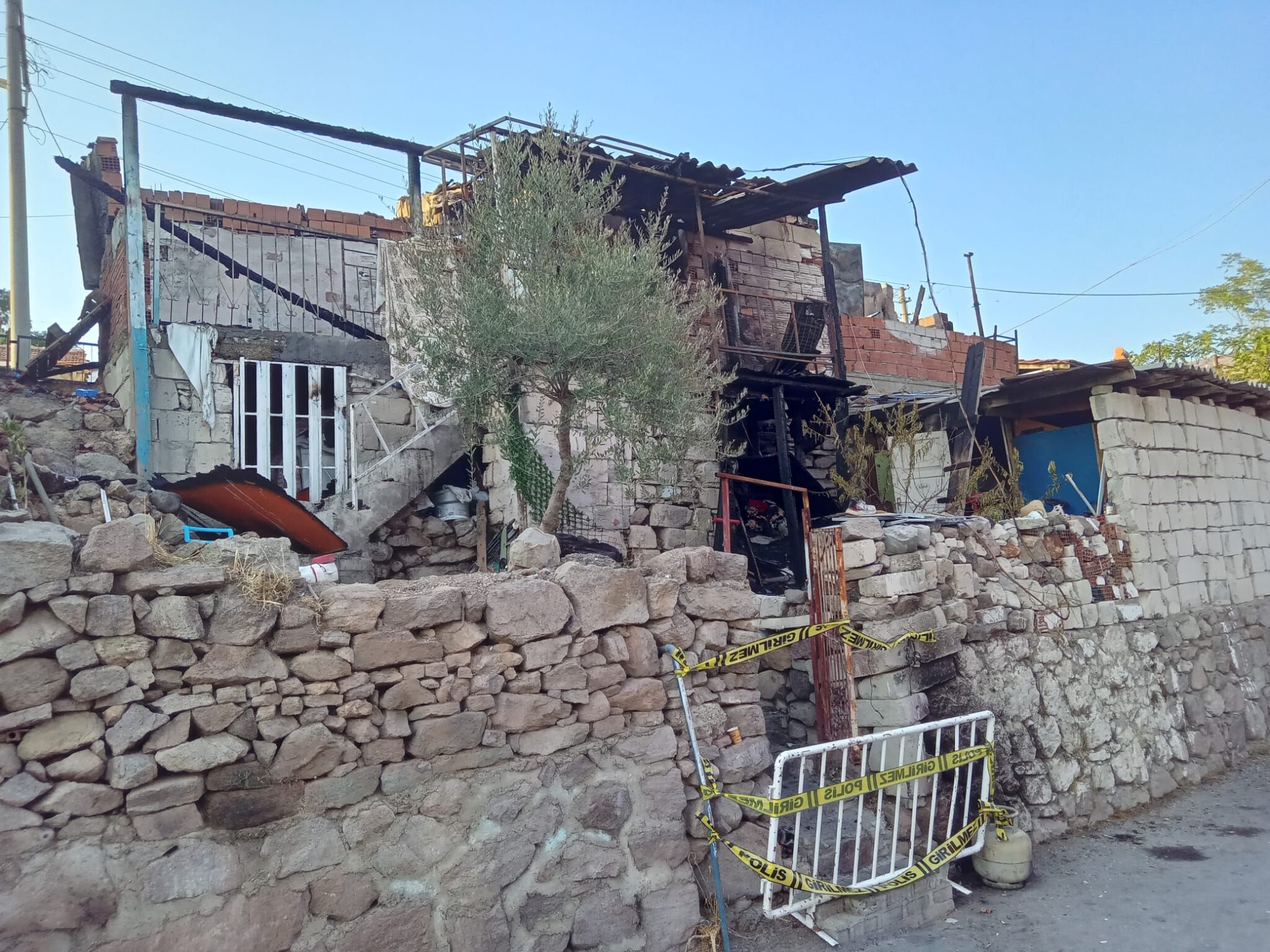 CHP Çiğli’den Güzeltepe çağrısı: yangınların ardından mahallede toplanıyorlar-1