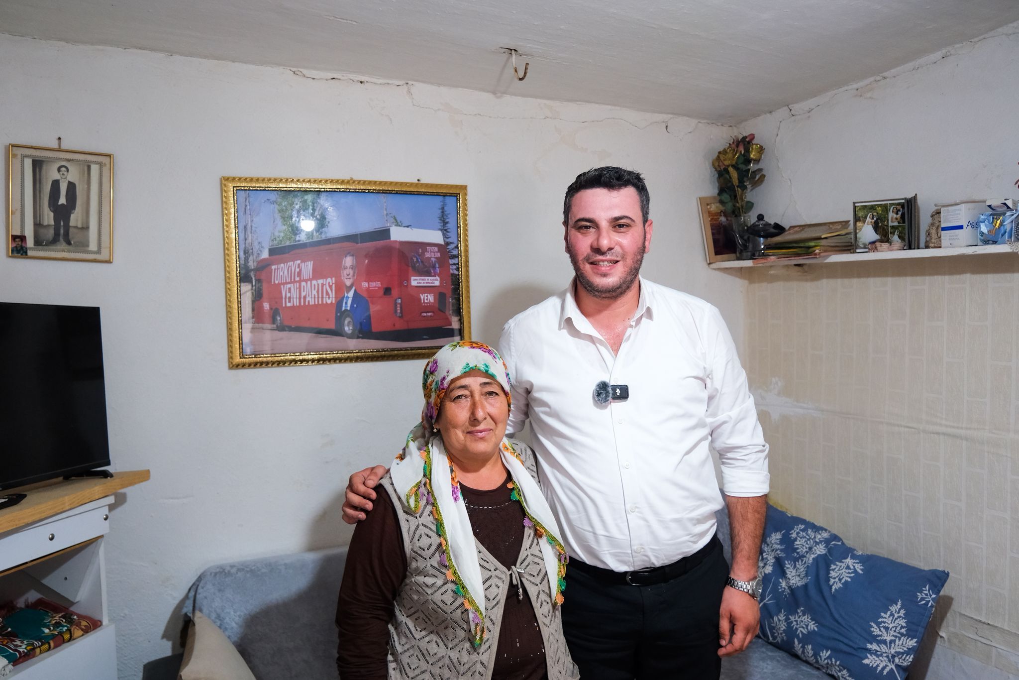 Özel’e ‘Sana otobüs alacağız’ demişti... Yeni Parti’den Ayşe Teyze’ye ziyaret