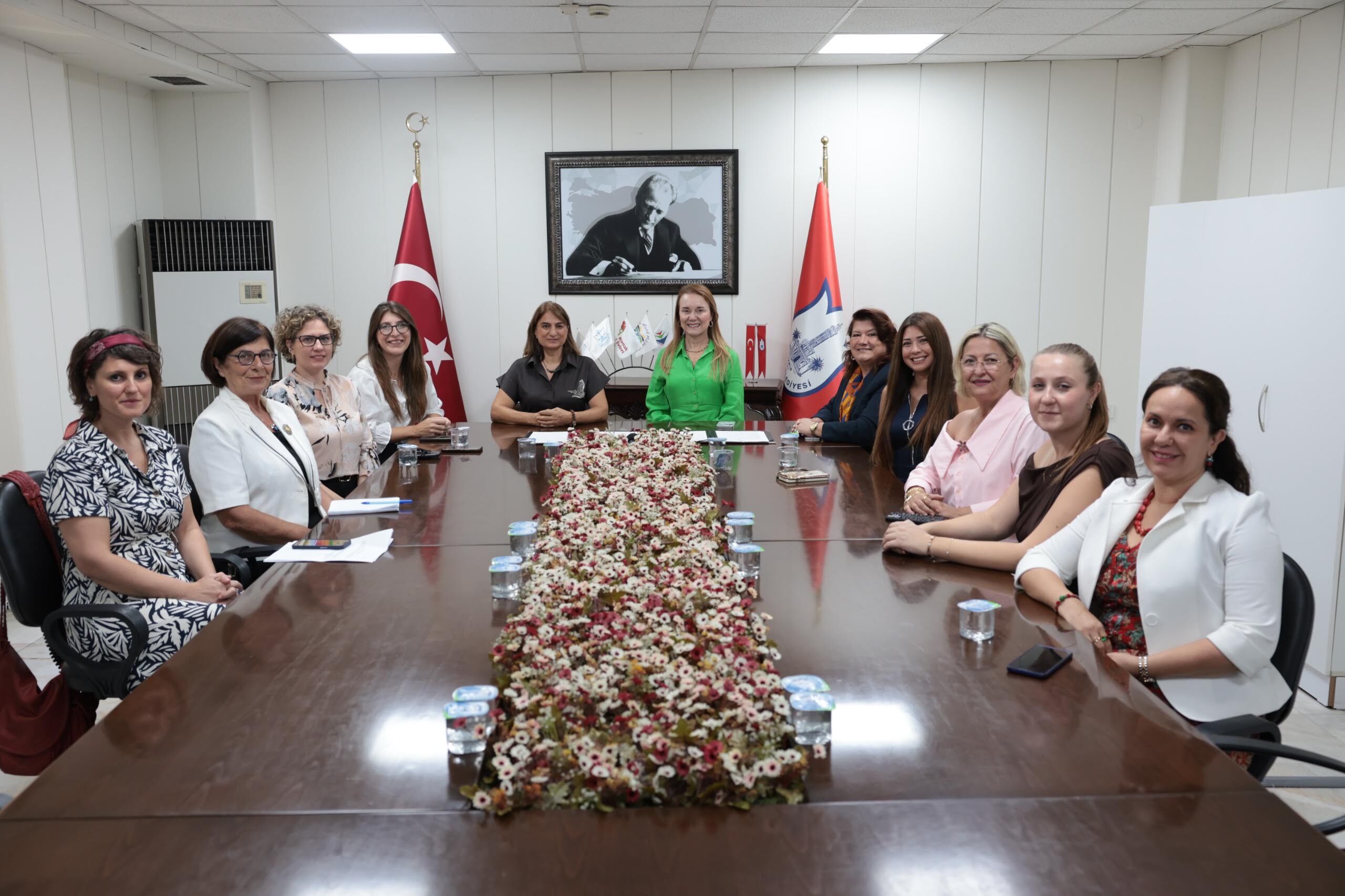 Türkiye’de bir ilk: Konak’ta kadınlar artık yalnız değil!