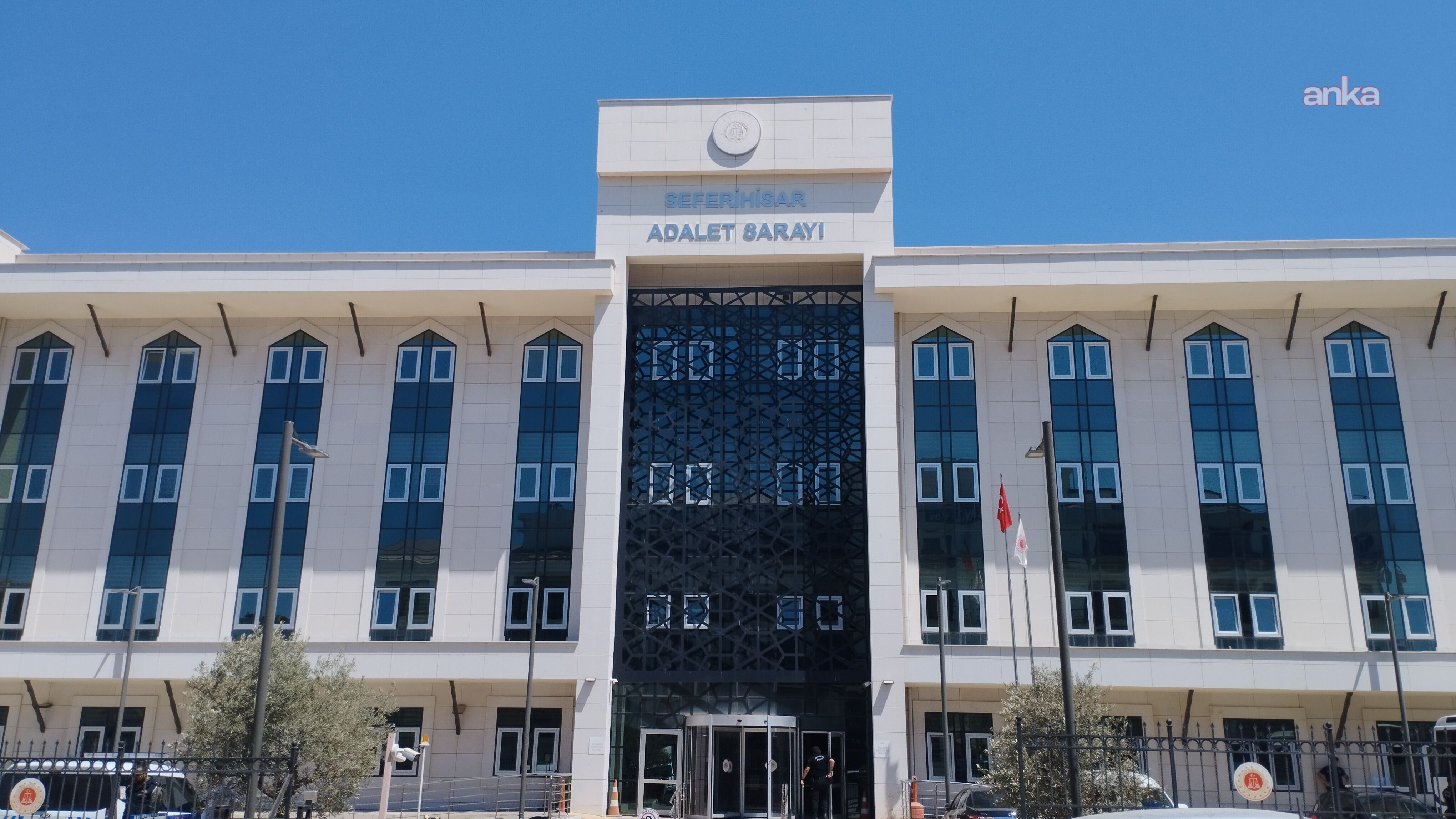 Seferihisar’da rüşvet ve usulsüzlük operasyonu: Dördüncü dalgada 29 kişi tutuklandı, 17 şüpheli serbest!
