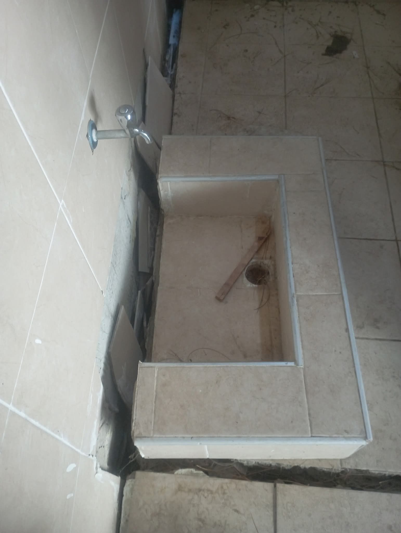 GAZİEMİR İÇİN TAZİYE EVİ VE YENİ CEMEVİ TALEBİ Demirsoy ayrıca, Sarnıç, Aktepe ve Irmak mahalleleri başta olmak üzere, Gaziemir bölgesinde yaşayan Doğu ve Güneydoğulu yurttaşların uzun süredir talep ettiği "Taziye Evi" eksikliğine dikkat çekildi.