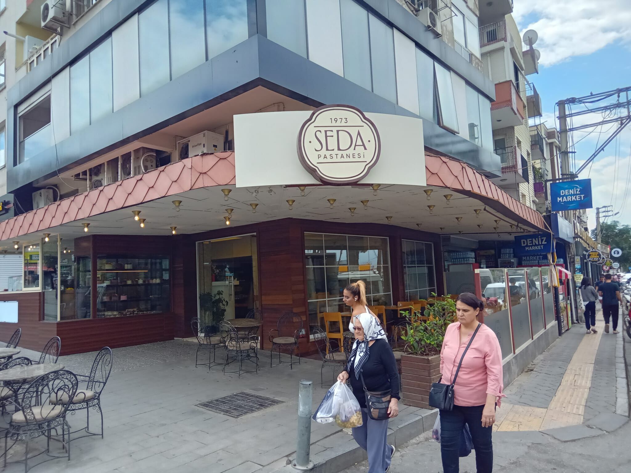 Buca’da yarım asırdır değişmeyen buluşma noktası: Seda Pastanesi