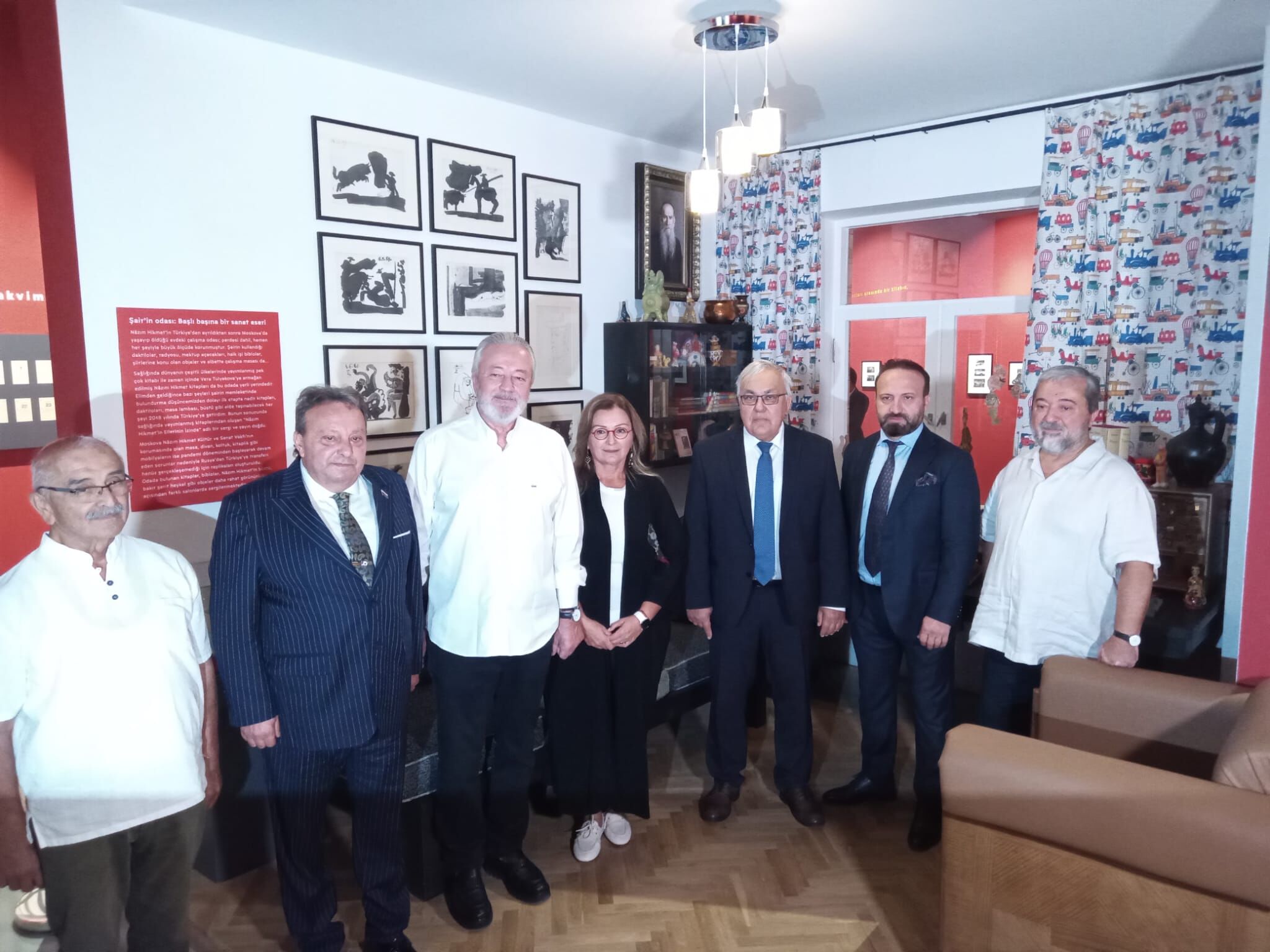 Rusya Büyükelçisi İzmir’de: Nâzım Hikmet sergisine ziyaret