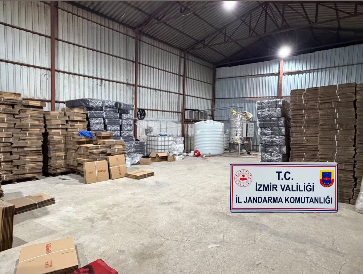 İzmir’de kaçak alkol operasyonu: Depodan binlerce litre etil alkol çıktı
