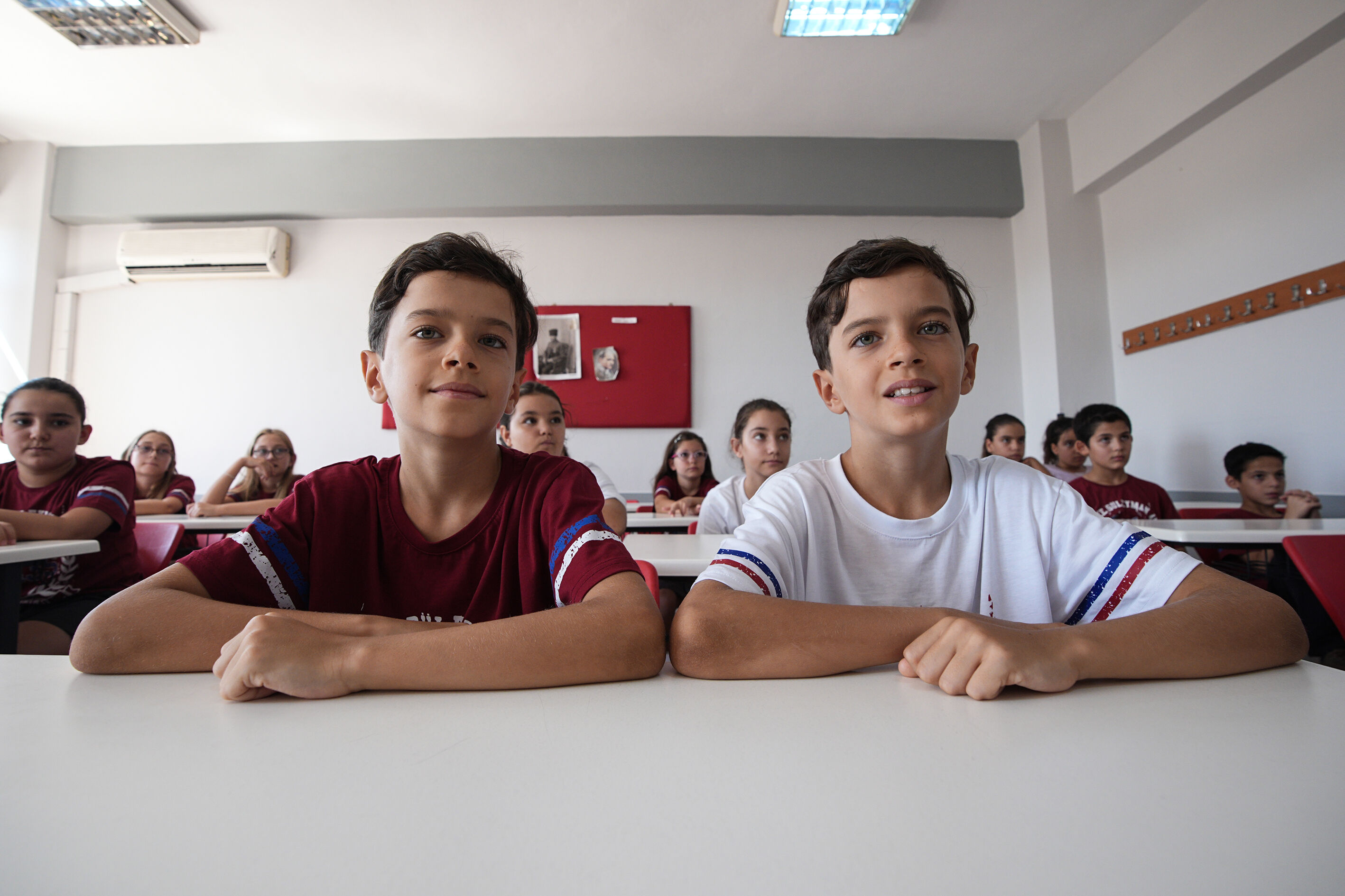 Toplam 212 ikiz mezun oldu… İzmir’in ikizler okulu