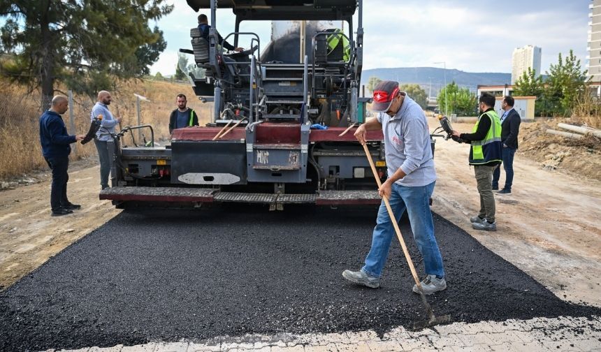 Kronik yol sorunu çözülüyor: Bornova’da asfalt mesaisi