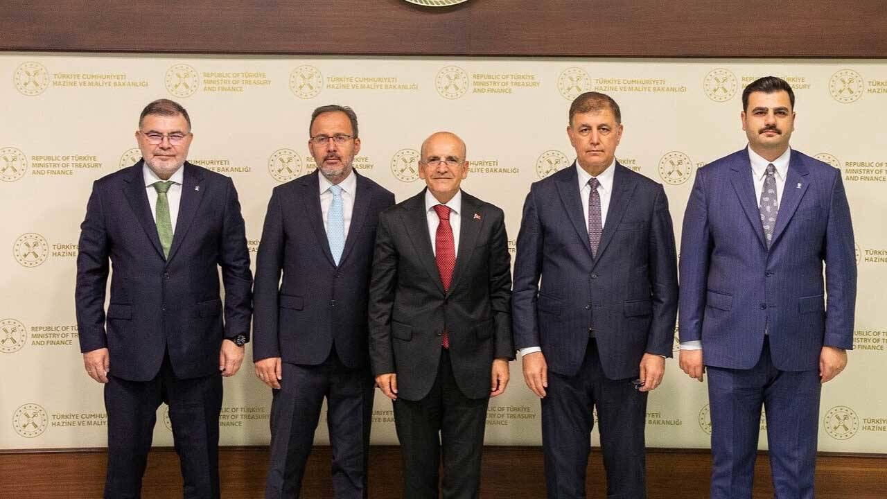 Cemil Tugay Akp Li Isimlerle Birlikte Mehmet Simsek I Ziyaret Etti