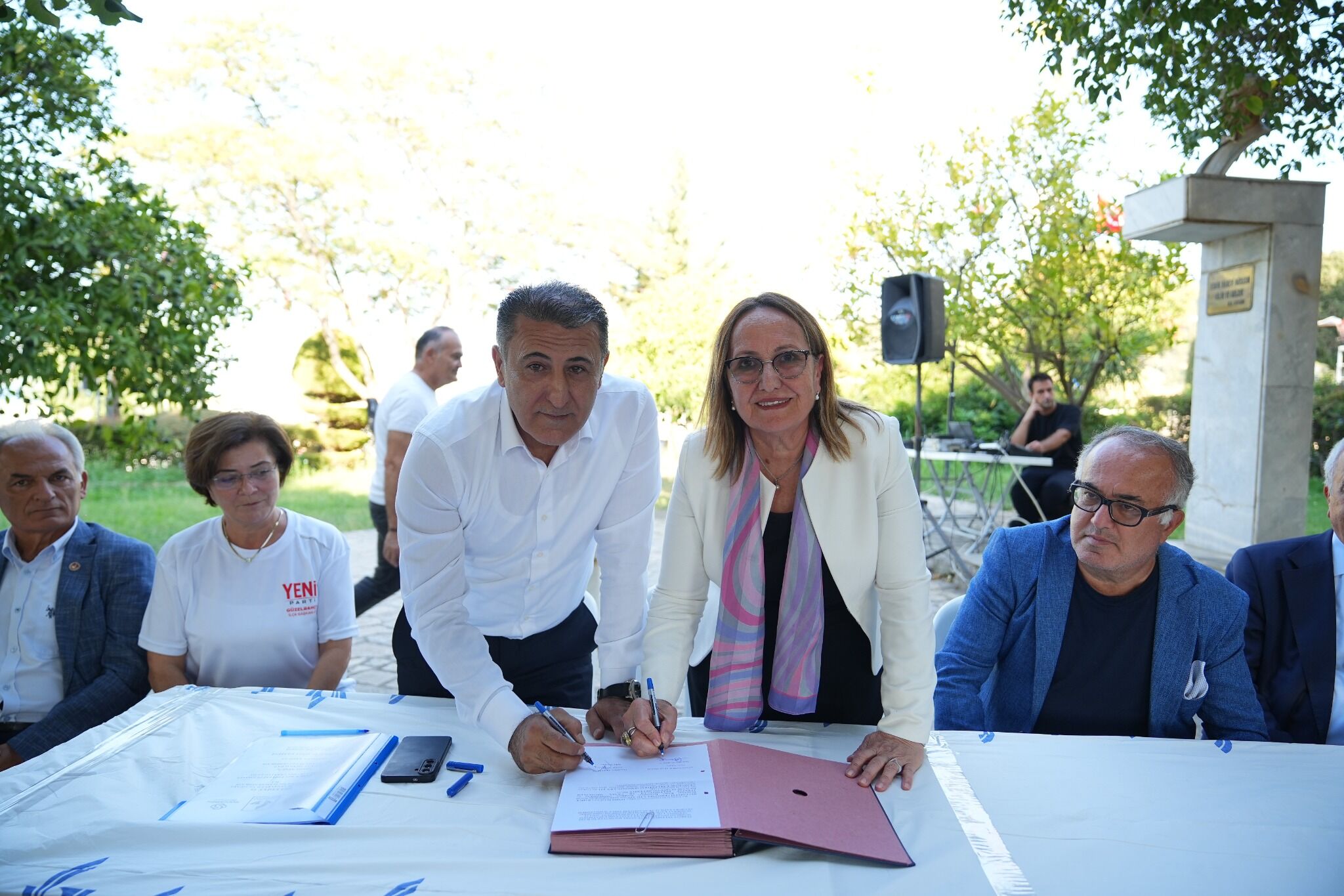 Güzelbahçe Belediyesi’nde toplu sözleşme imzaları atıldı