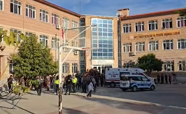 Turgutlu’da liseye silahlı saldırı: Yaralı öğrenciler var