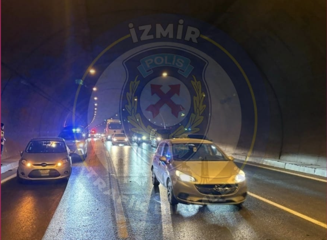 Trafik Birimleri duyurdu: Bayraklı Büyük Tünel’de kaza, trafik sıkıştı!