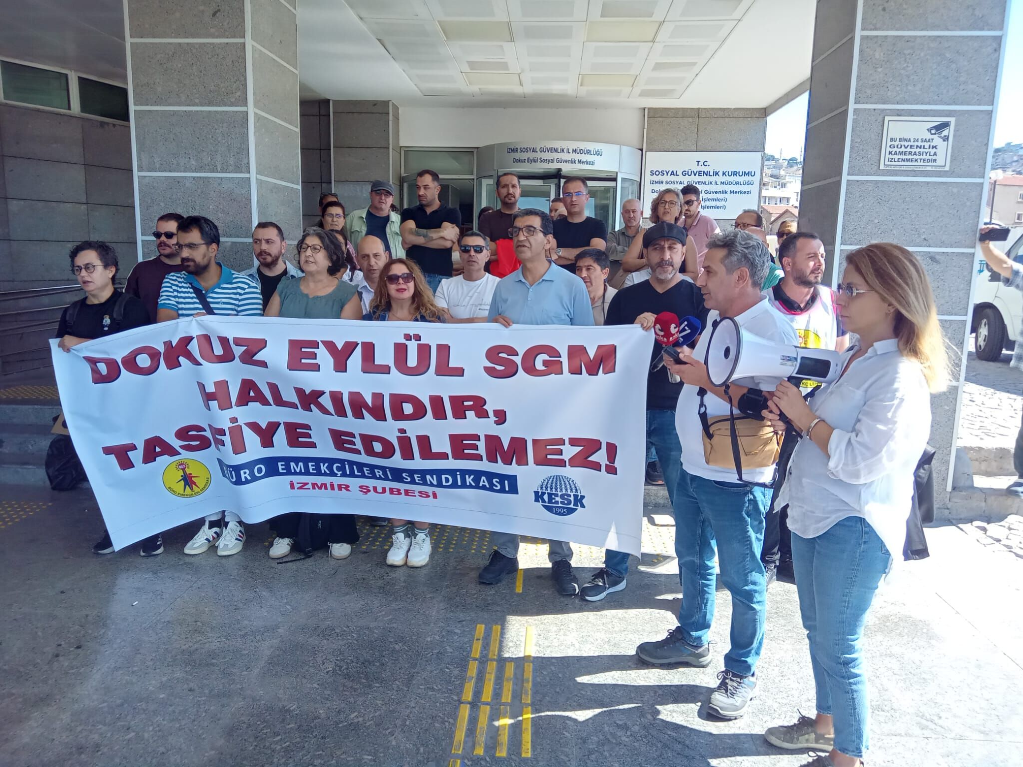 SGK EMEKÇİLERİ DEPREME DAYANIKSIZ BİNAYA TAŞINIYOR
