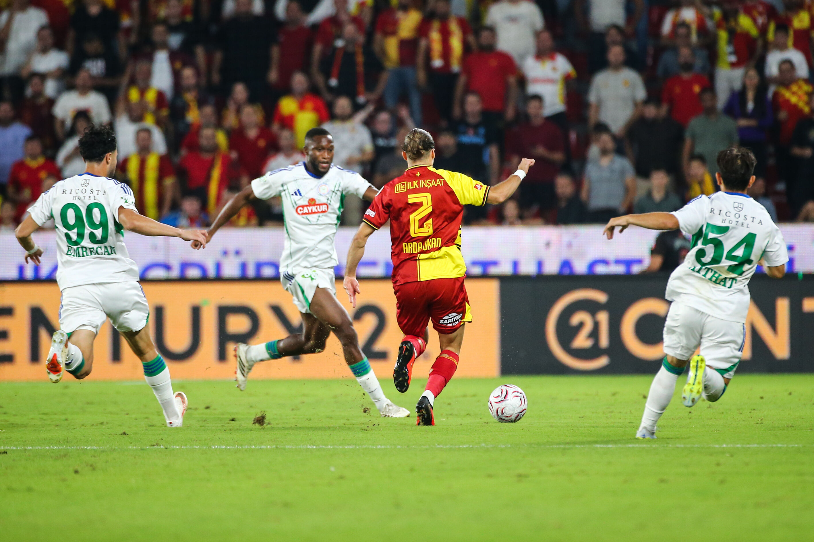 Göztepe son anda beraberliği yakaladı: Çaykur Rizespor’la puanı paylaştı