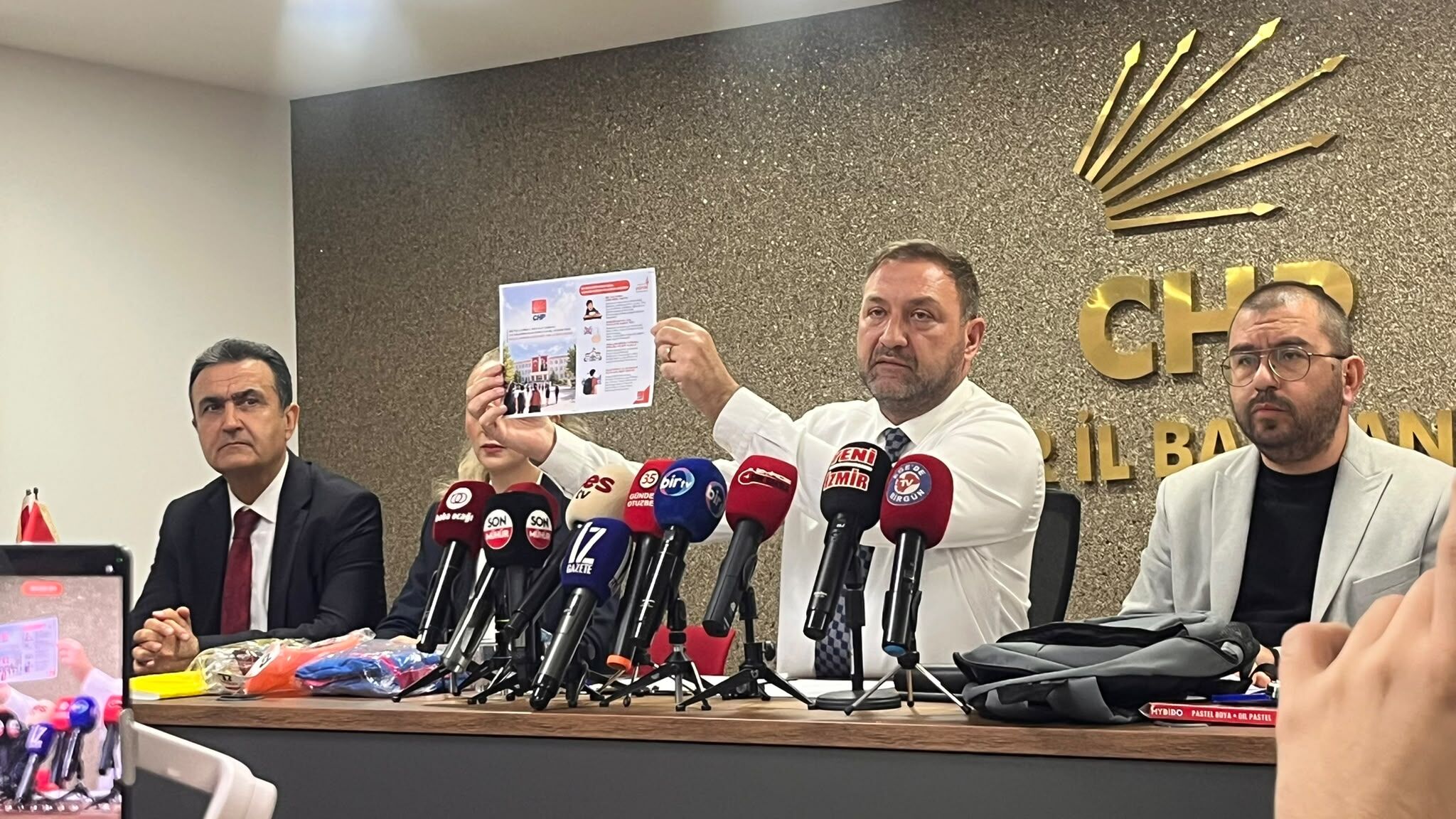 Gümrükçü’den eğitim sistemi eleştirisi: Kürsüden nutuk çekmek kolay, tuvaletlere sabun koyamıyorlar