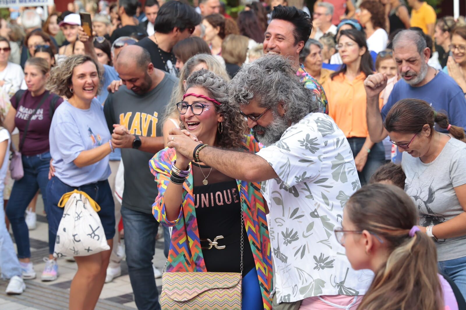 Konak’ta nostalji rüzgarı esti: ‘80’ler 90’lar Şenliği’nde geçmişe yolculuk