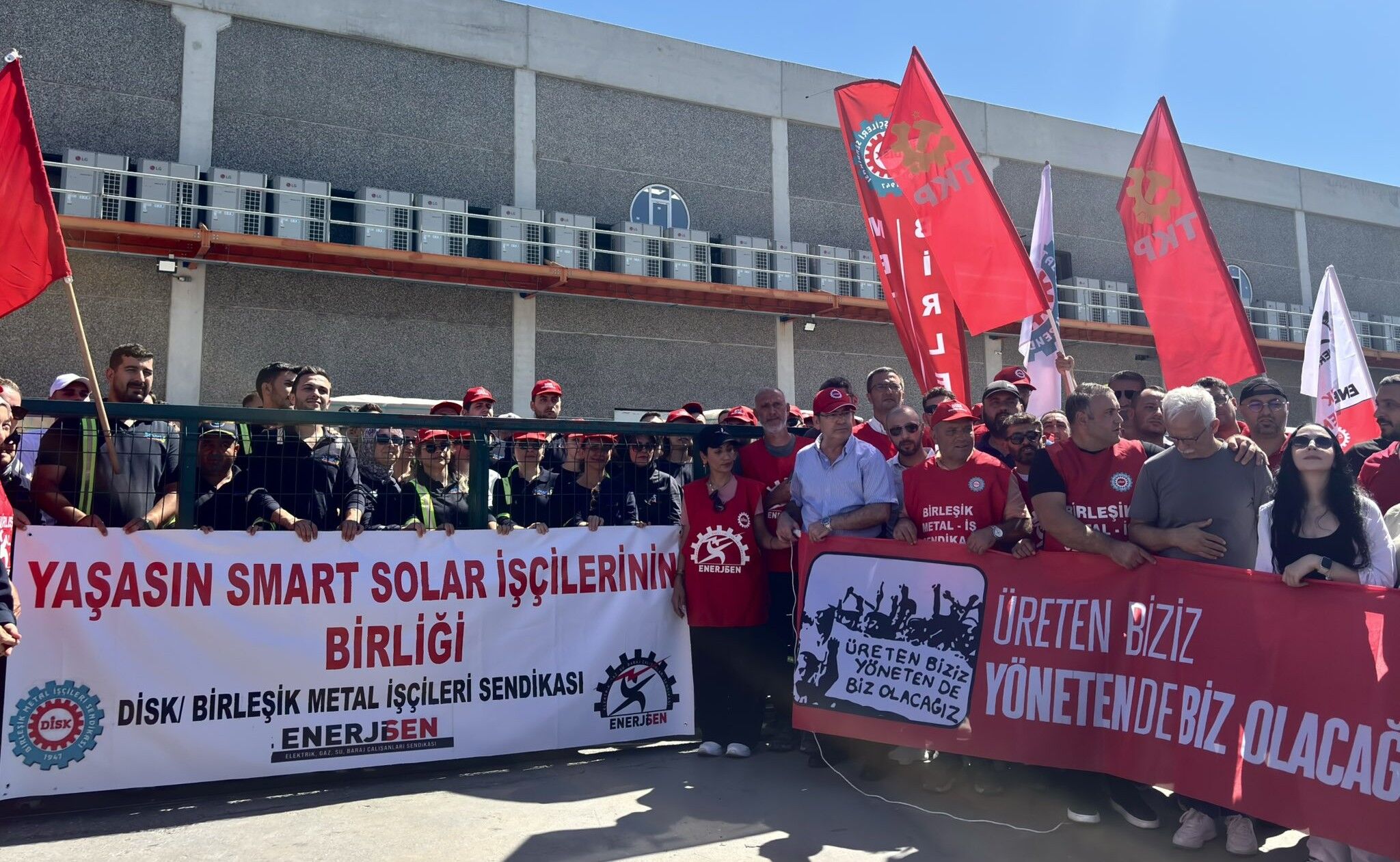 Aliağa'da işçilerin direnişi sürüyor: İşten çıkarılan mesai arkadaşları için üretimi durdurdular