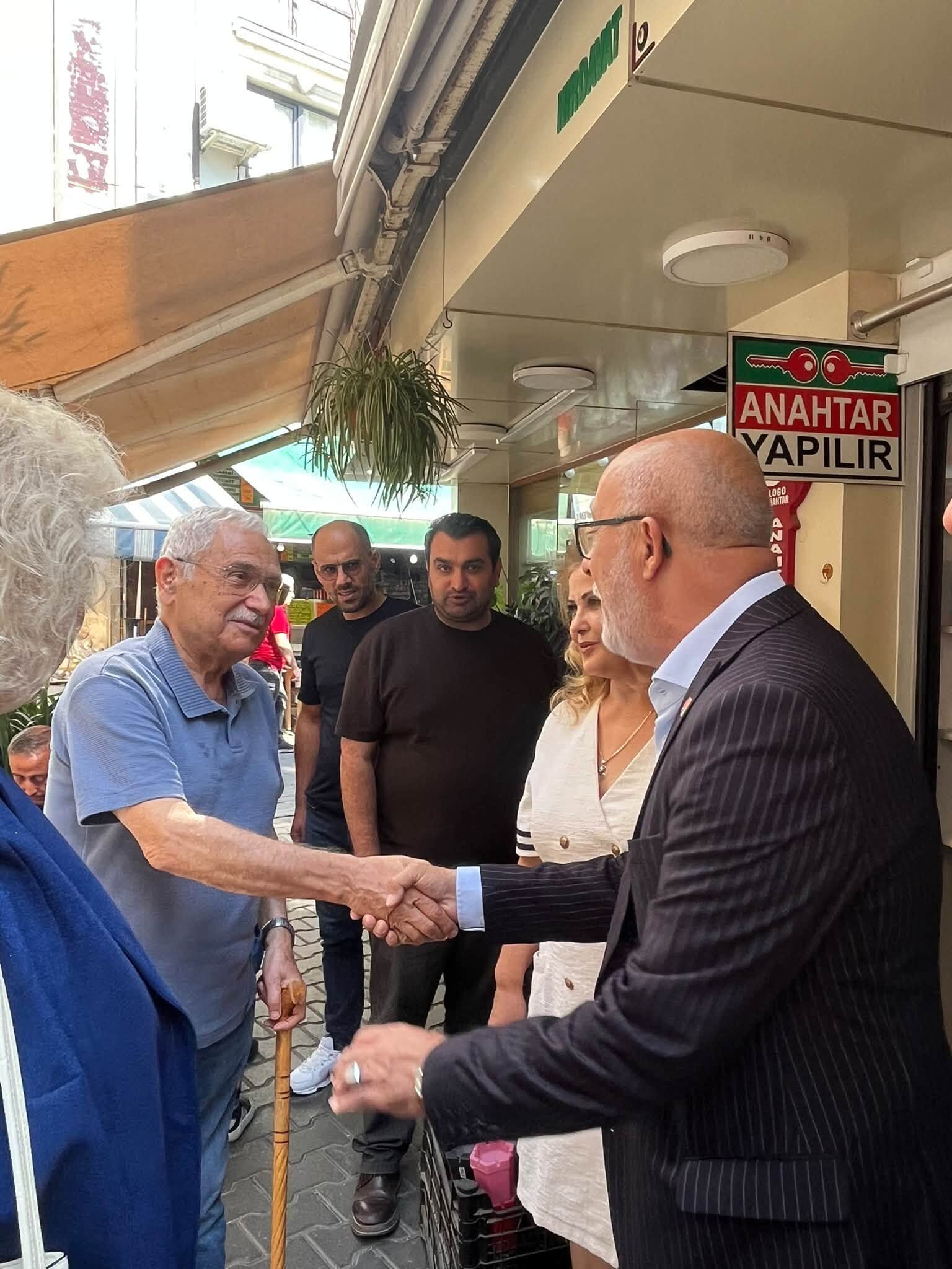 CHP Karşıyaka’da saha mesaisi: 6 gün halkla, 1 gün örgütle