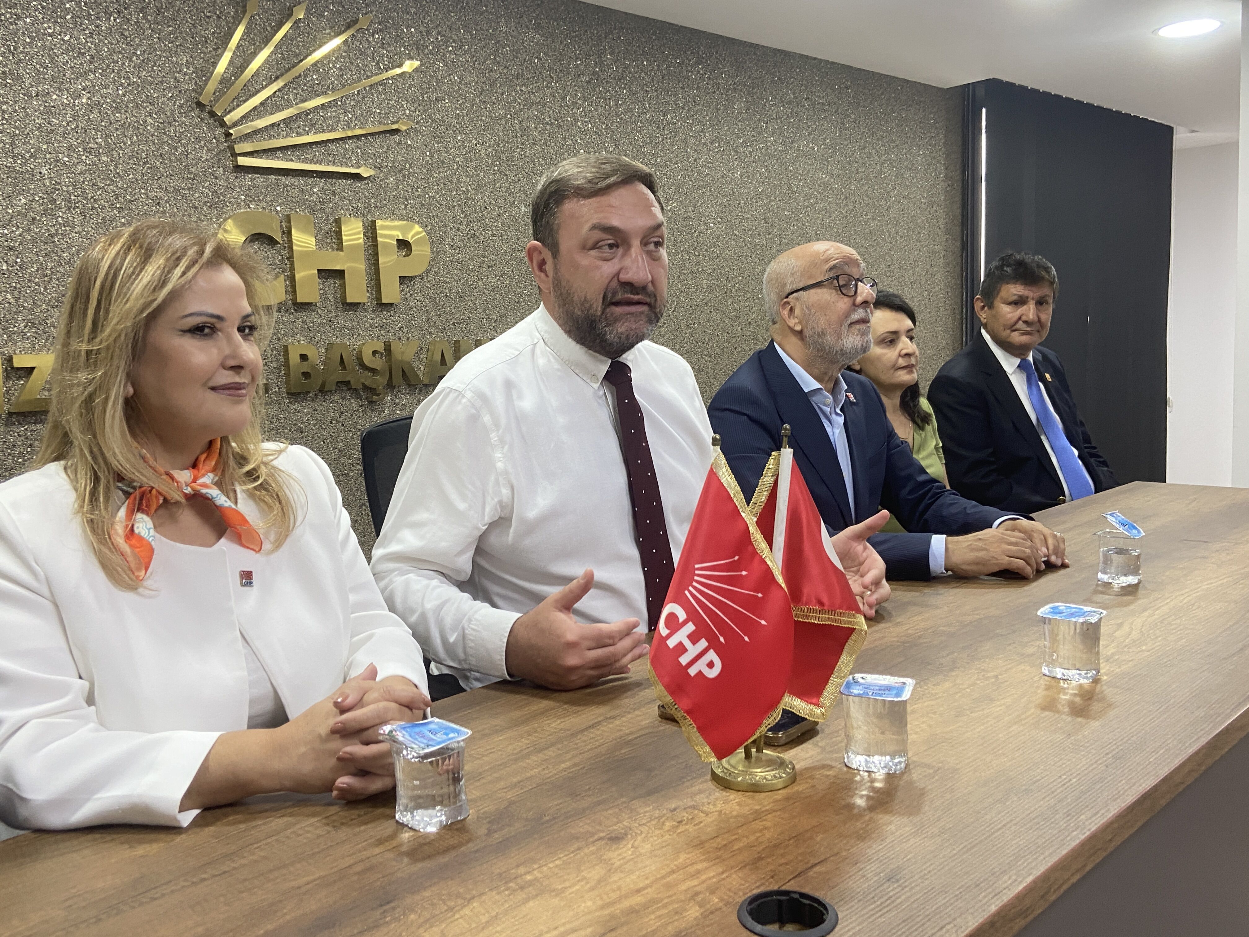 CHP’de Karşıyaka ilçe örgütlenmesini tamamladı… Gümrükçü: Yuvaya dönüşler başladı