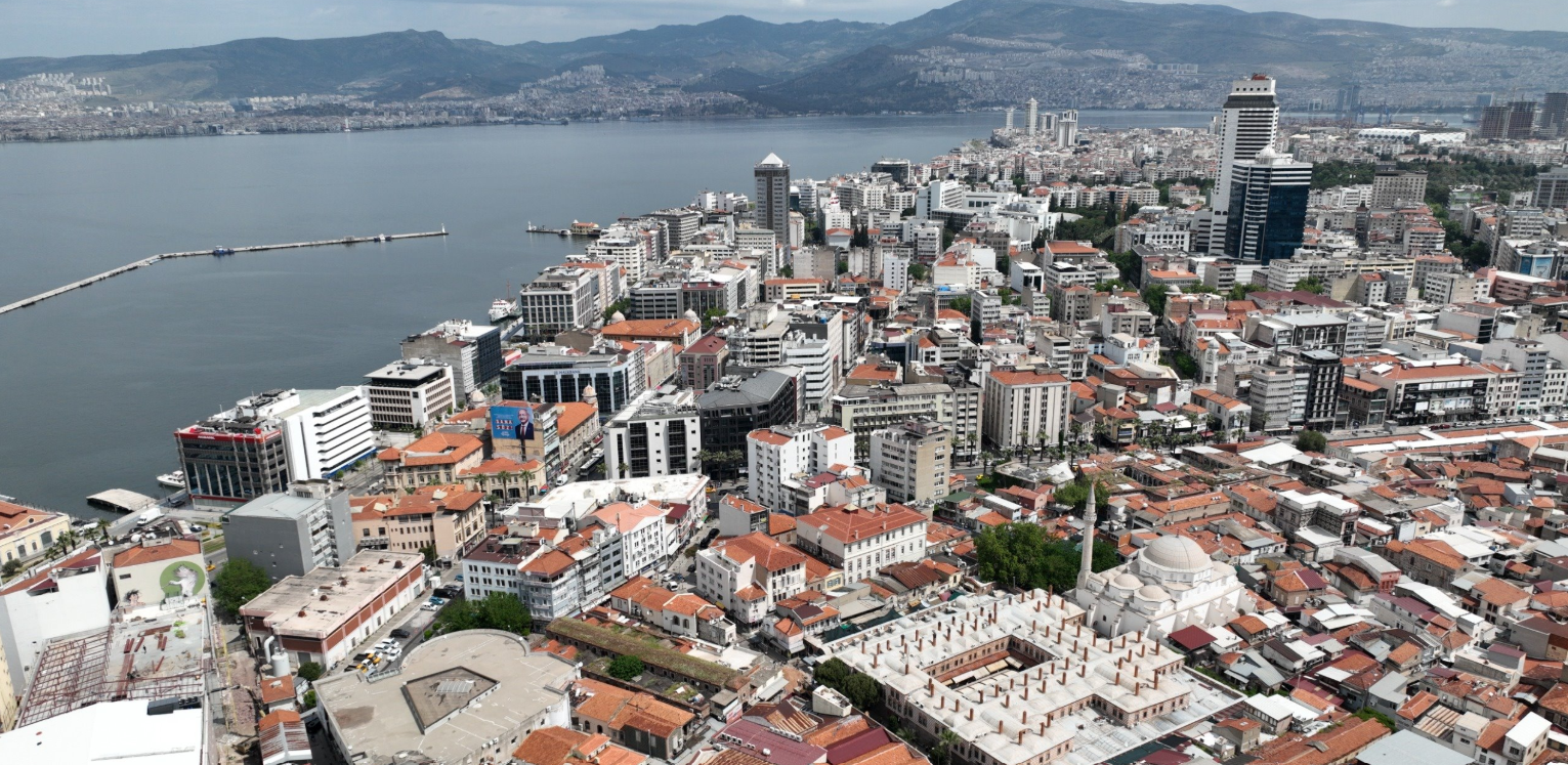 Riskli binası olan İzmirliler dikkat: Dönüşüm kredisi için merak edilenler