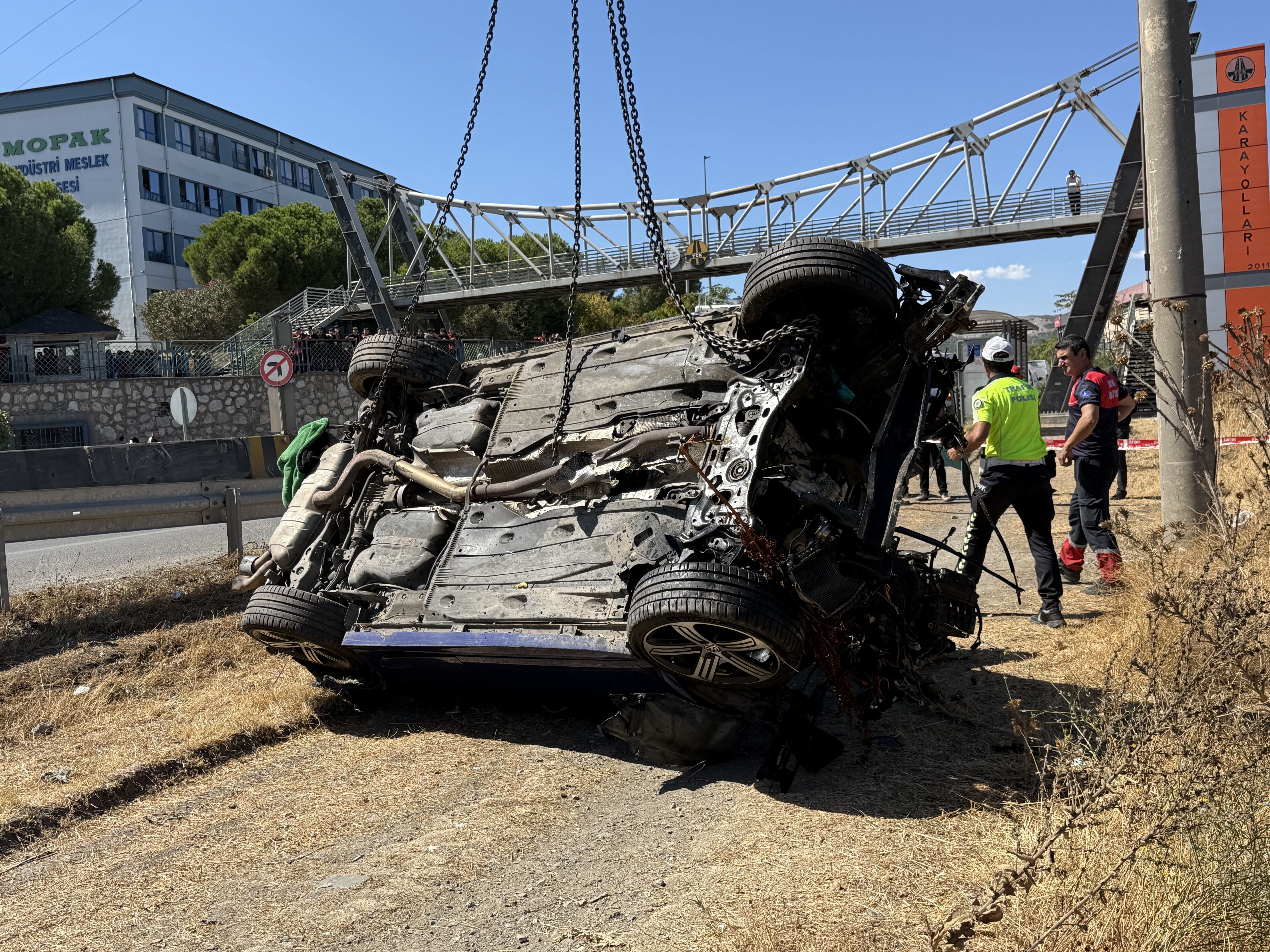 İzmir’de Sürücü Direksiyon Hakimiyetini Kaybetti, Acı Haber Geldi