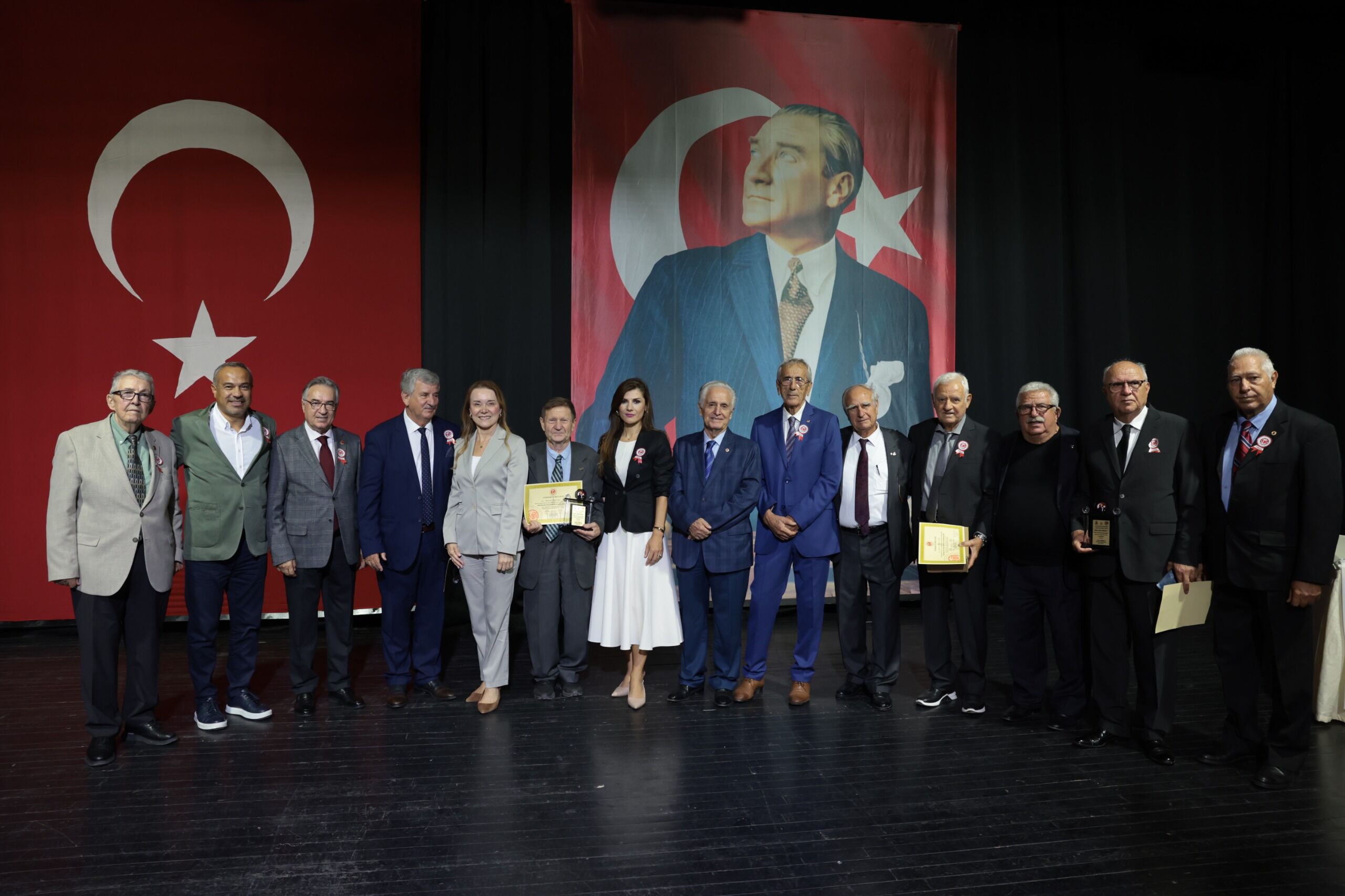 Konak’ta sporun emektarlarına vefa gecesi: İyi ki varsın demek için geç kalmayalım