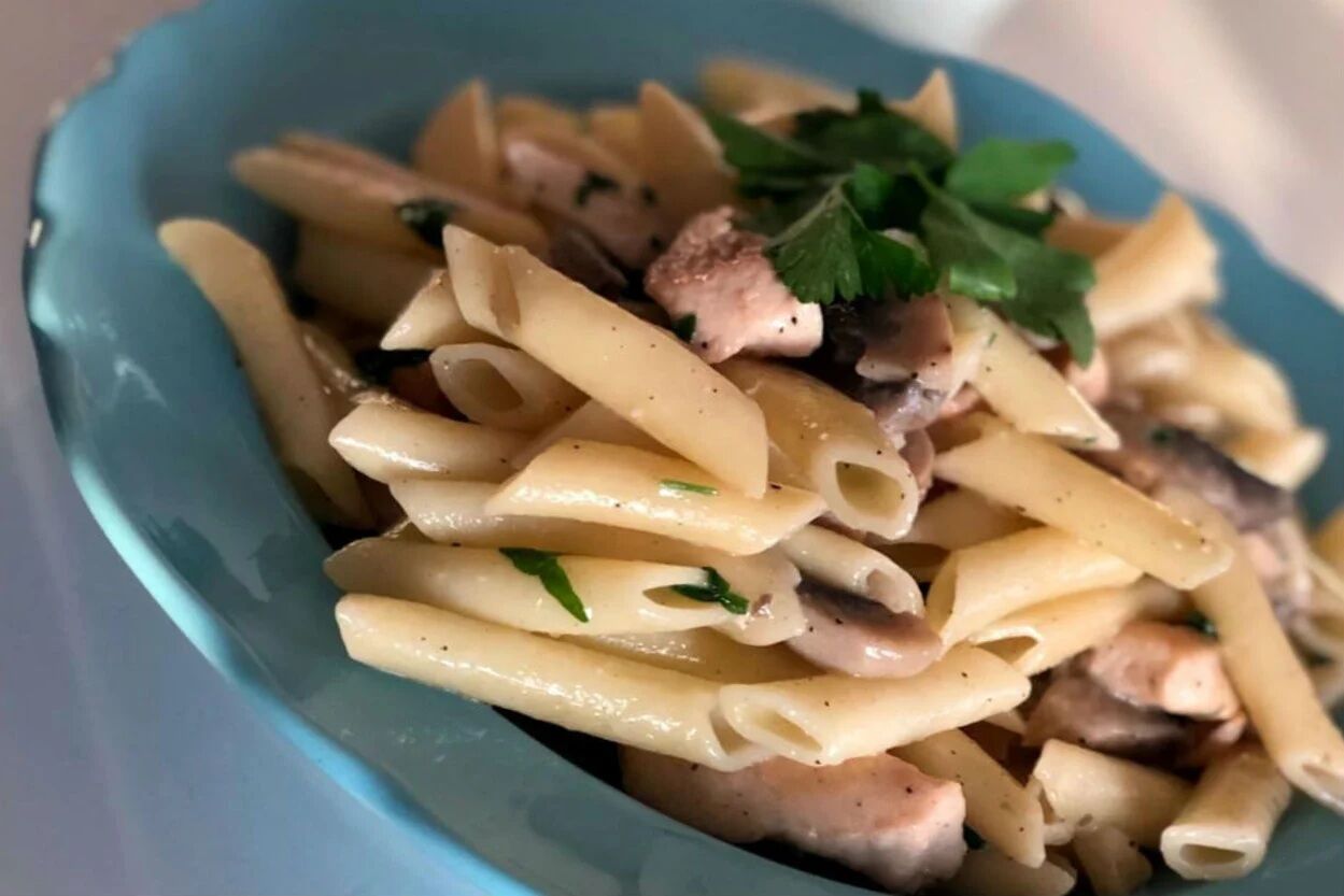 Protein deposu bir tabak: Mantarlı tavuklu makarna!
