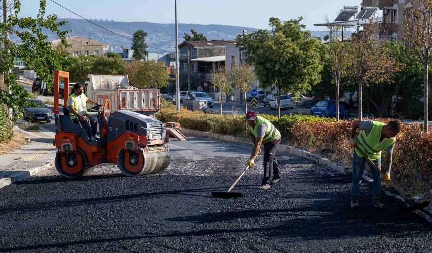 Bornova’da tehlike yaratan yola hızlı müdahale-1