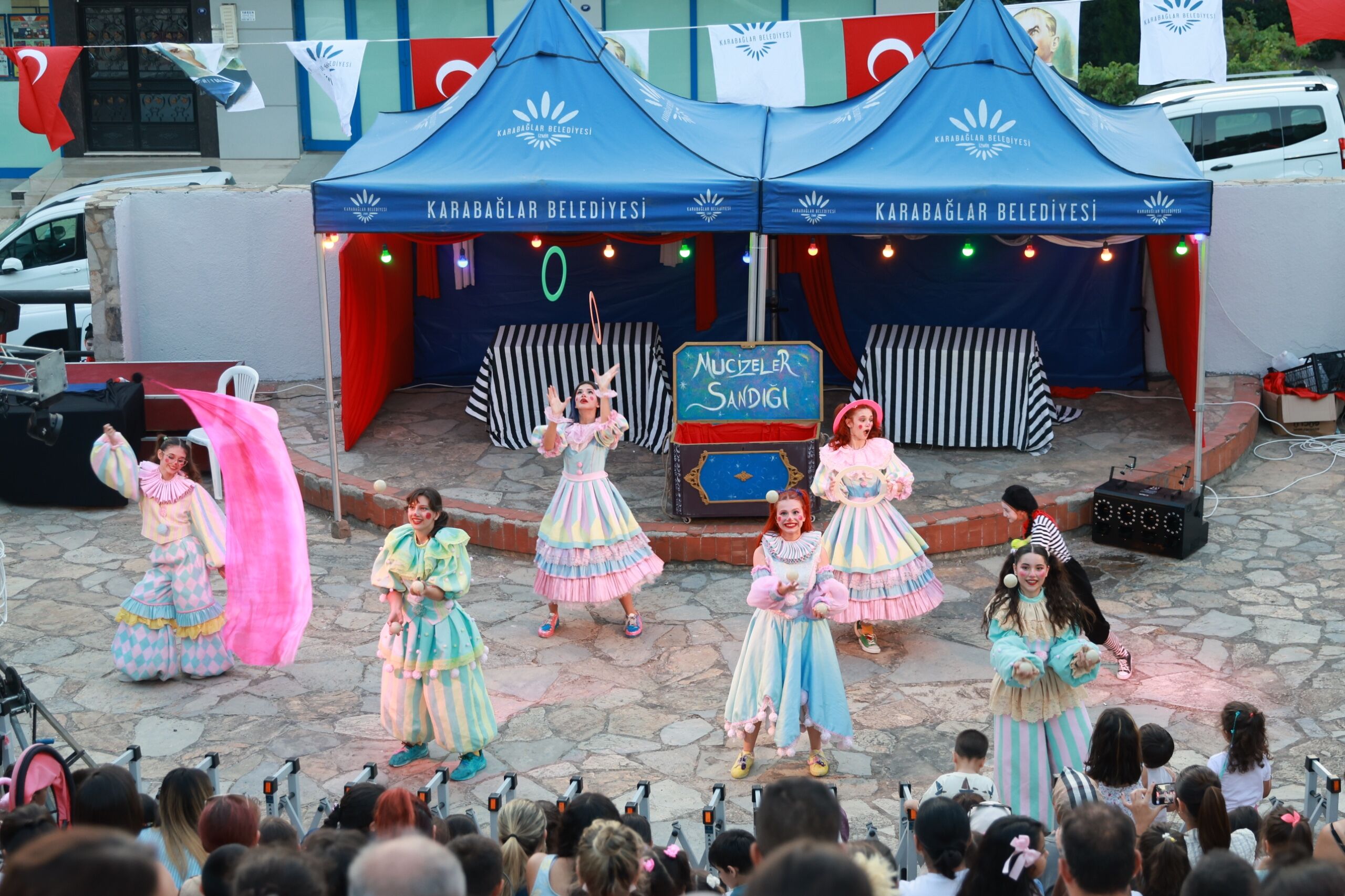 Neşeli Sokaklar Mutlu Çocuklar Final (10)
