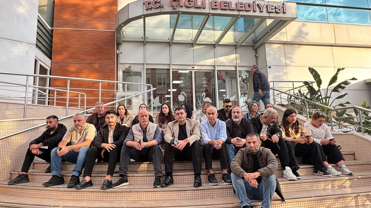 Onur Emrah Yıldız’ın AKP manevrasına tepkiler büyüyor: CHP’den belediye önünde protesto kararı