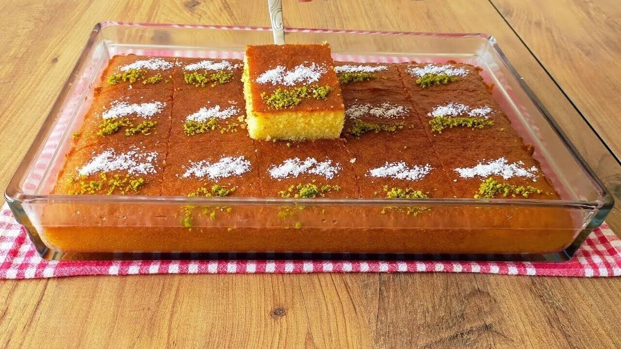 Şerbetli tatlı sevenler buraya: Yumuşacık tam kıvamında revani tarifi!-1