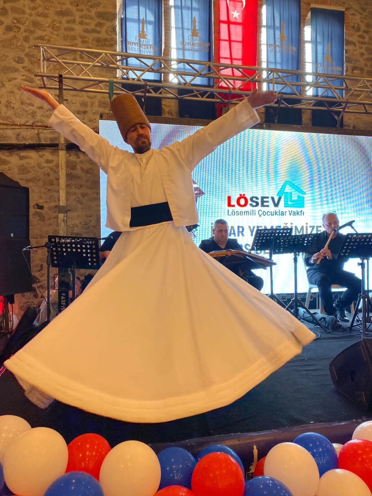 Gündüz sübyeci, gece semazen: İzmir sokaklarında 39 yıllık sıra dışı meslek-3