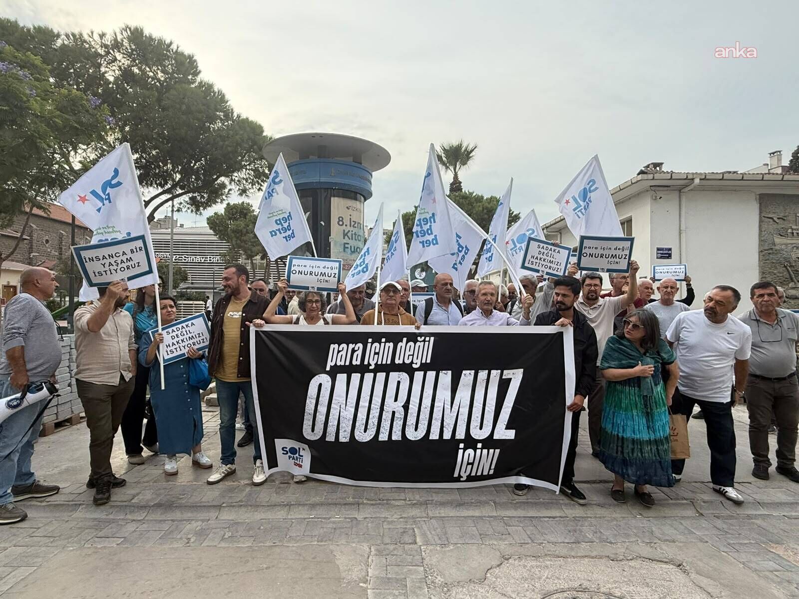 SOL Parti İzmir'de ses yükseltti: Emeklileri ölüme mahkûm edenler hesap verecek