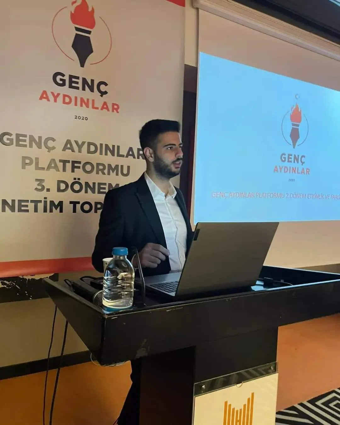 CHP gençlik kolları MYK üyesi Canberk Keskin yazdı: Kayıt dışı siyasetin can alıcı cazibesi ve meşruiyet krizi