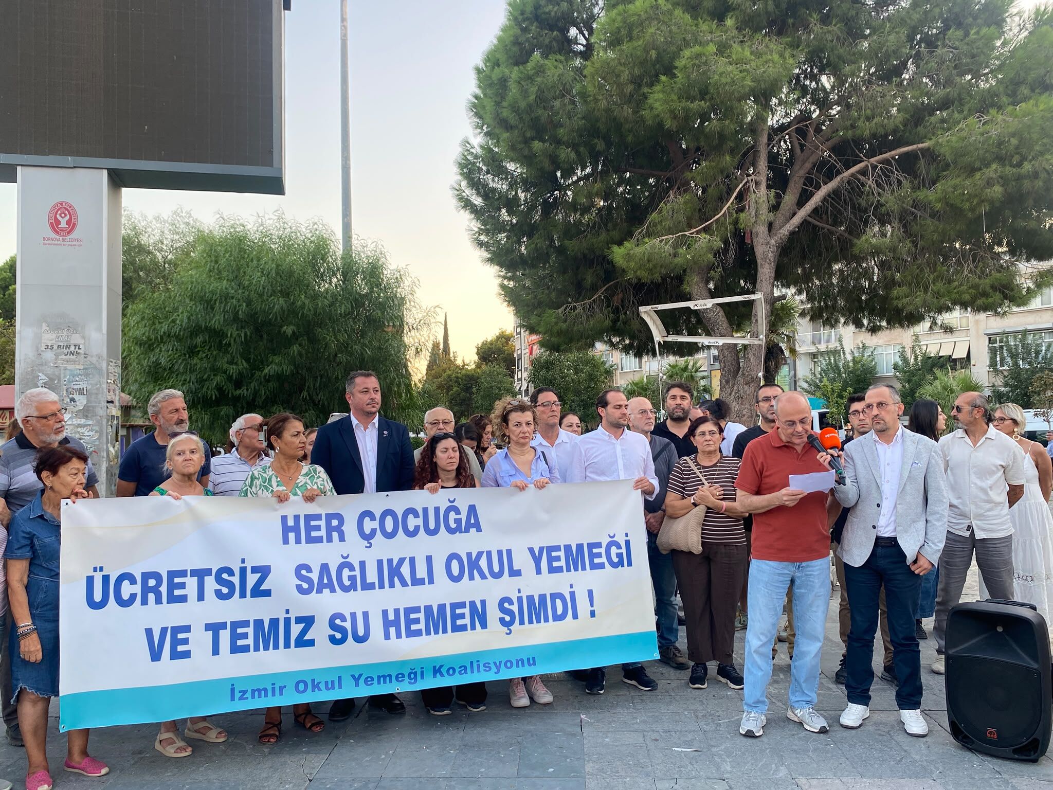 İzmir’de yemek hakkı için ses yükselttiler: Lütuf değil, öğrencilerin hakkıdır!