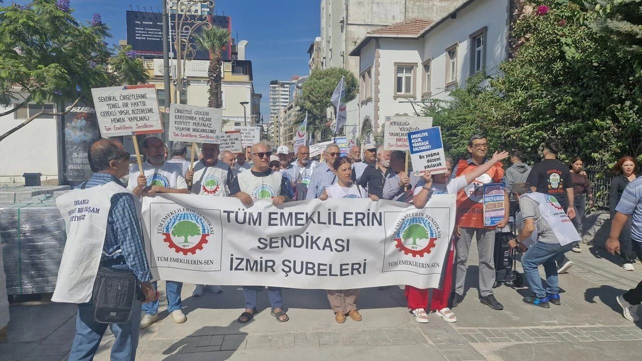 CHP Konak’tan emeklilerin eylemine destek: Emekliler sadaka değil, haklarını istiyor