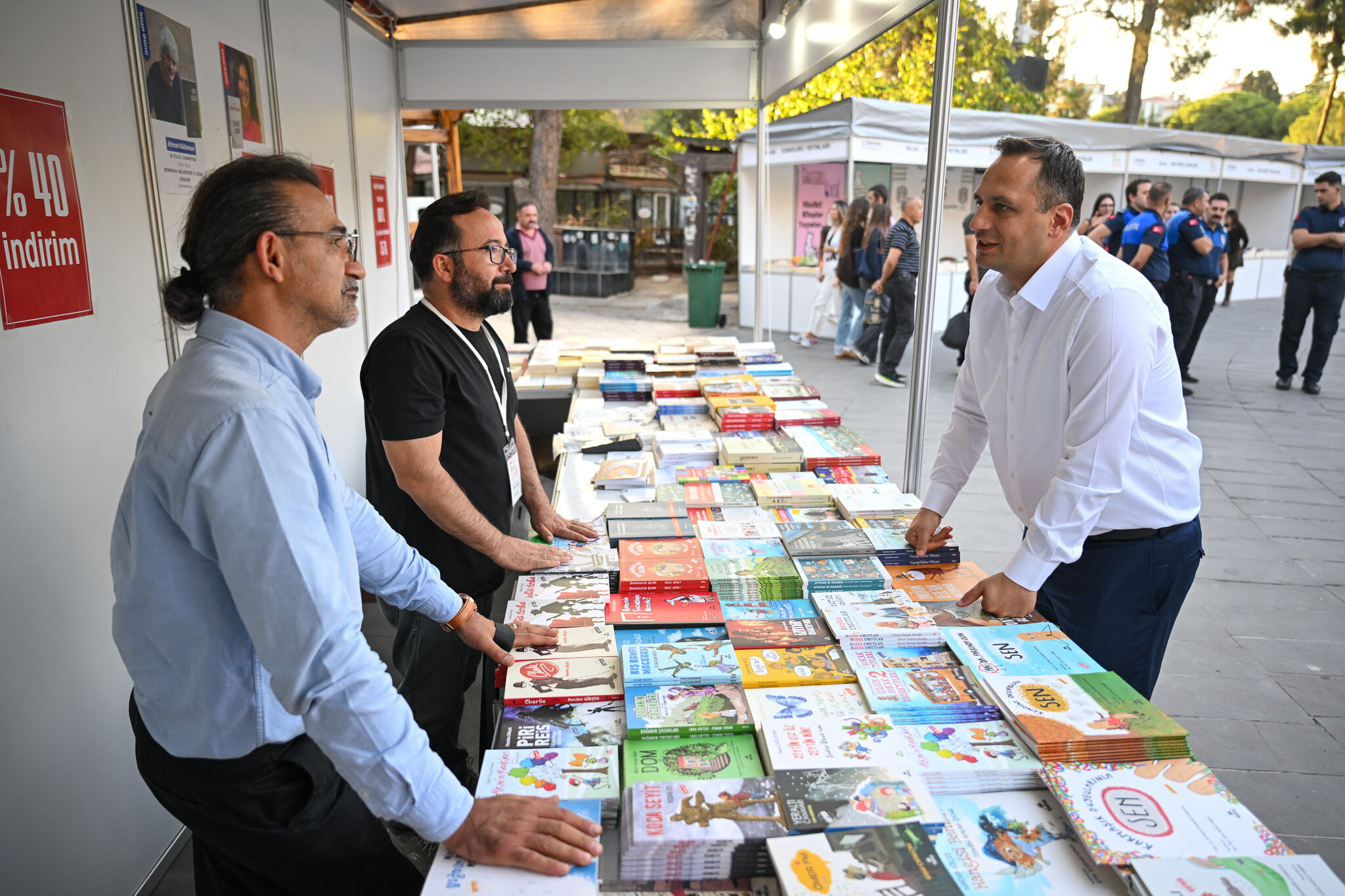 Bornova’da edebiyat rüzgârı: 7. Homeros Kitap Günleri kapılarını coşkuyla açtı-1
