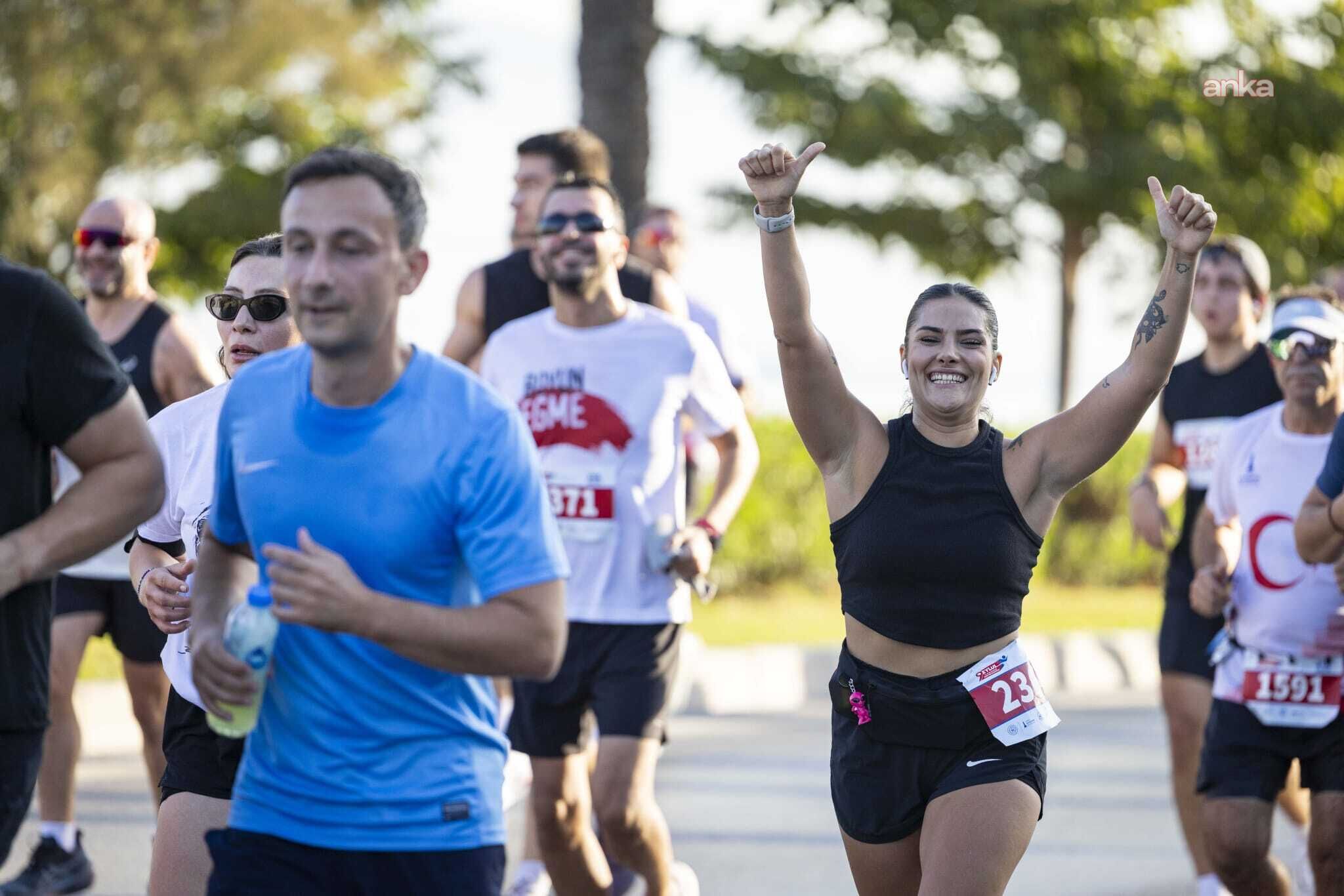İzmir'de 9 Eylül Yarı Maratonu’nda katılımcı rekoru kırıldı