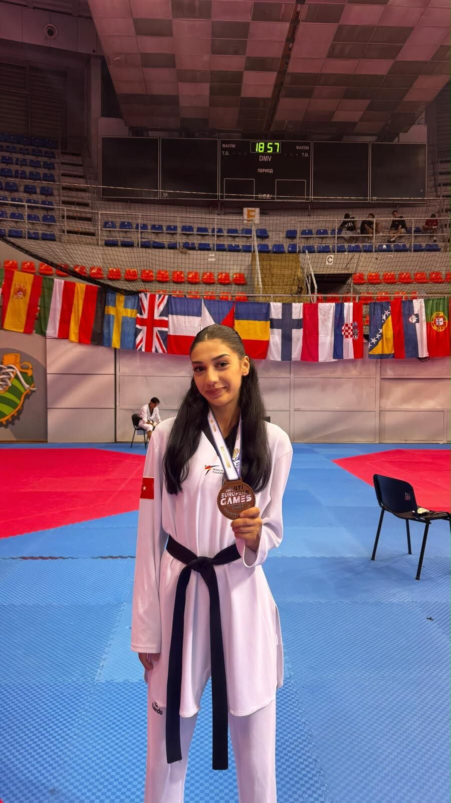İzmirli tekvandocular Avrupa’yı salladı: İki altın, bir bronzla döndüler!