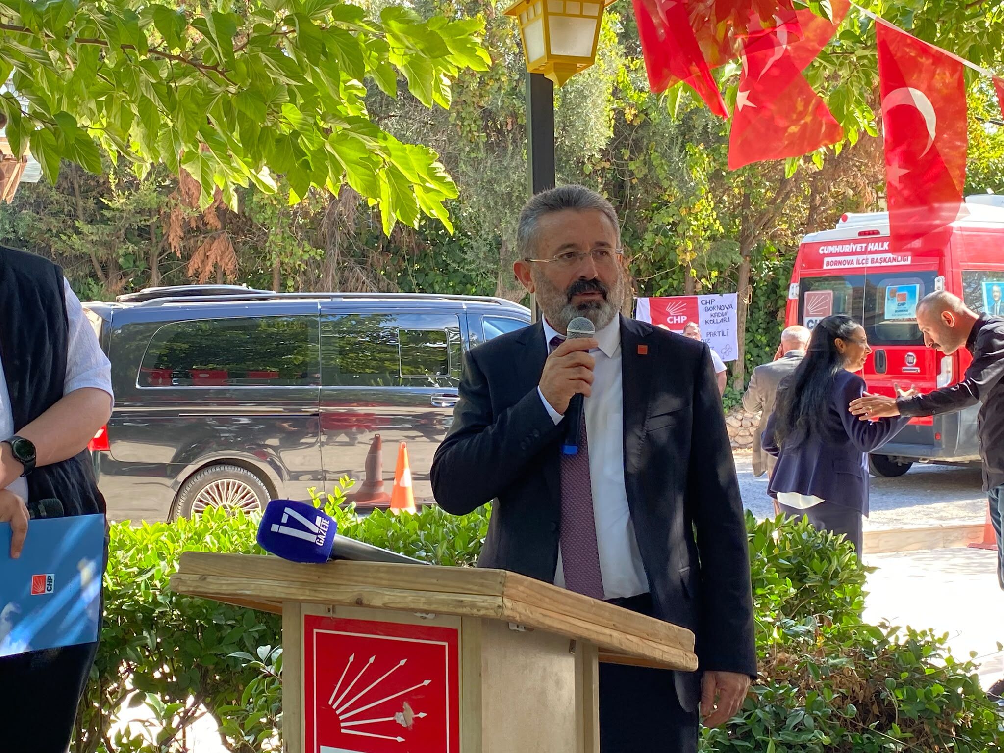 CHP Bornova’da birlik ve dayanışma buluşması... Başkan Gümrükçü: Kalemizi teslim edenlerden hesap soracağız