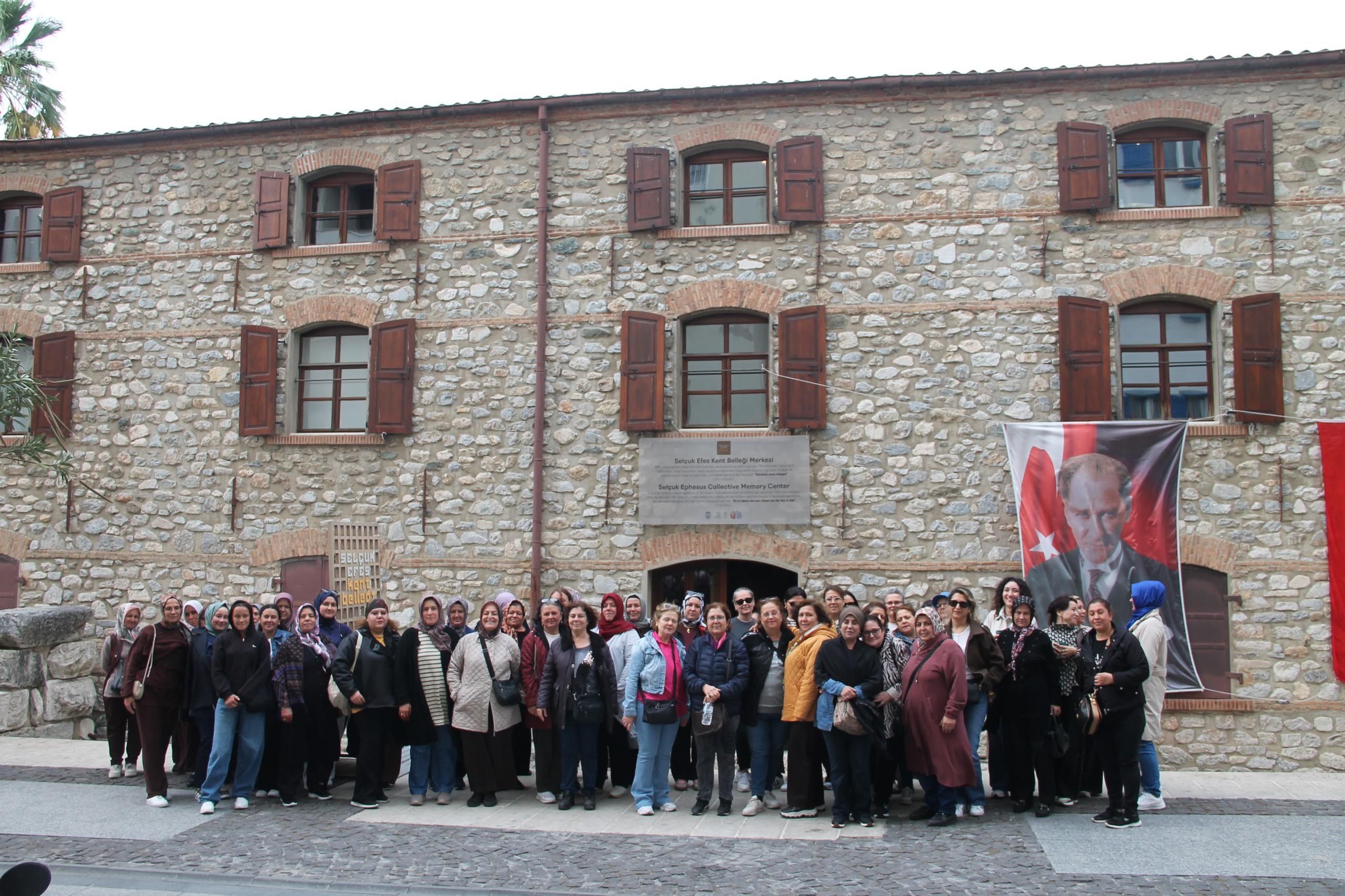 Efes Selçuk’ta kültür yolculuğu: Manisalı kadınlar tarihi keşfediyor