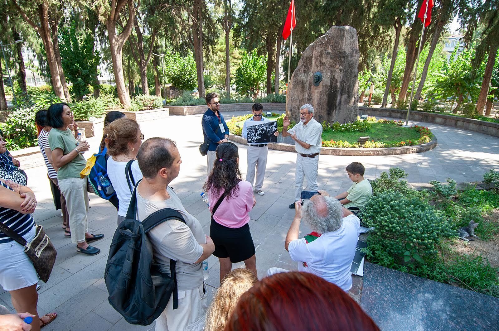 Karşıyaka’da kültür gezileri sürüyor: Atatürk’ün izinde tarihe yolculuk