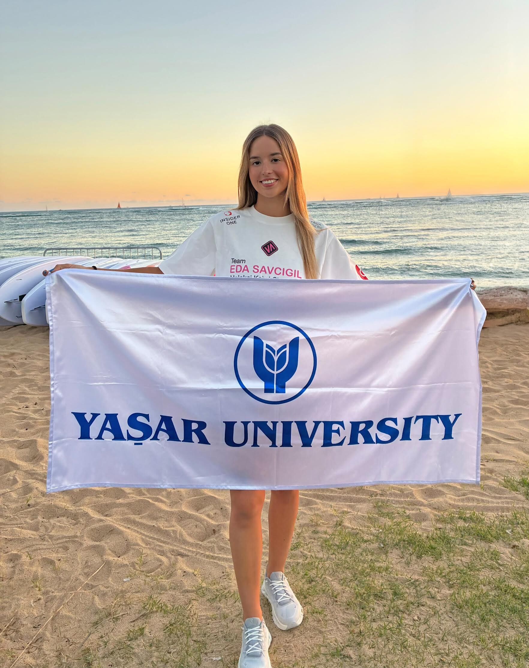Yaşar Üniversitesi’nin gururu: Eda Molokai Kanalı’nı 12 saatte geçti!