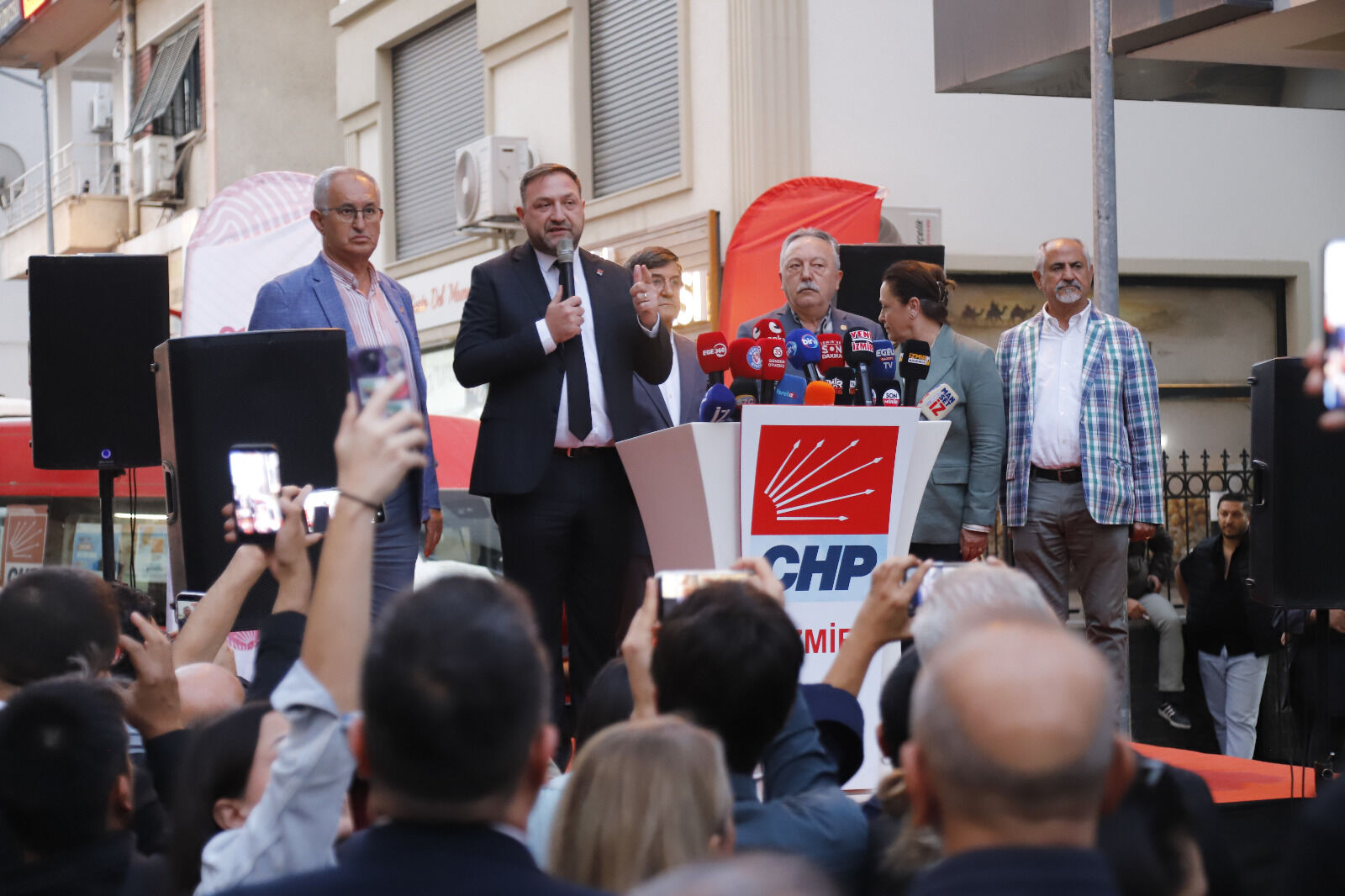 İzmir’de Tugay protestosu: Ön seçim olsaydı İzmir CHP’de kalırdı!
