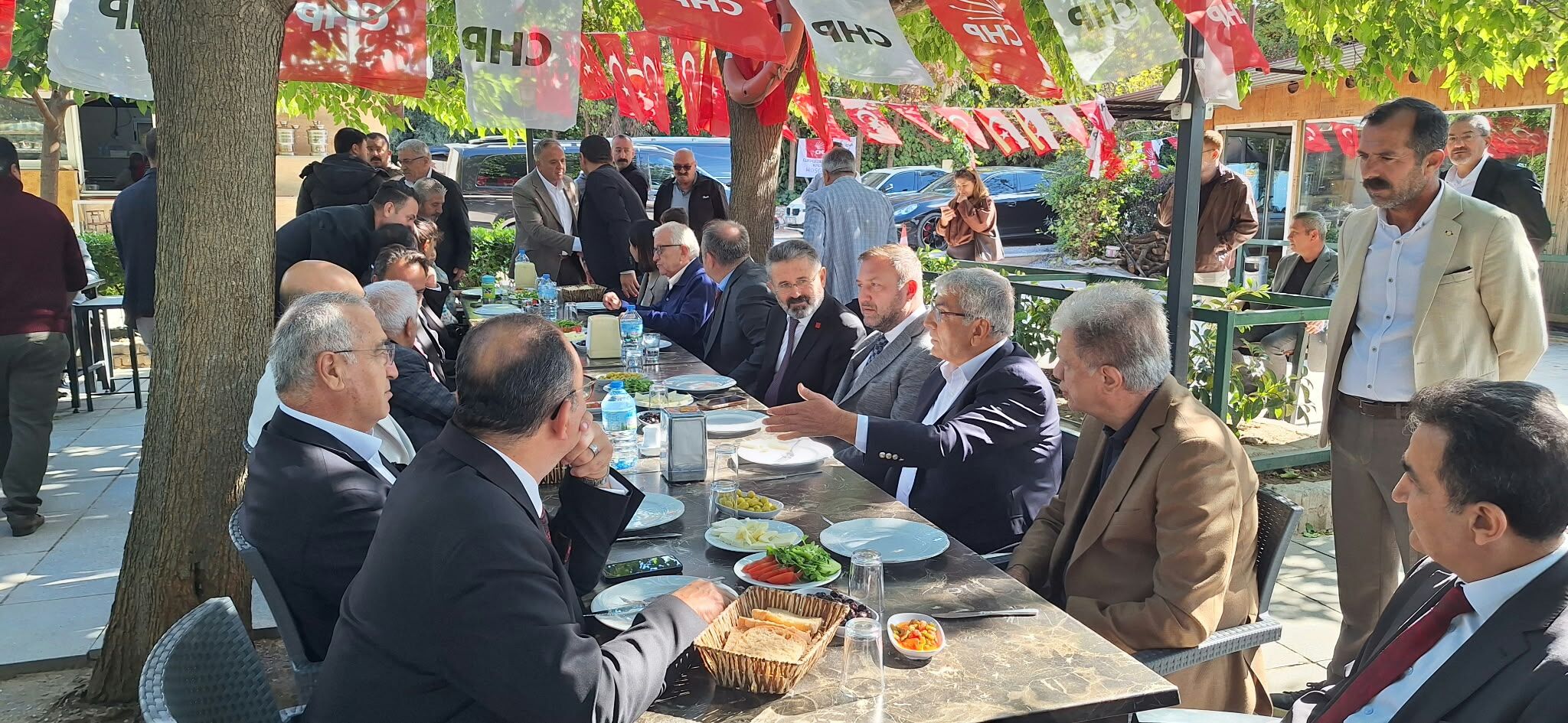 CHP Bornova’da birlik ve dayanışma buluşması... Başkan Gümrükçü: Kalemizi teslim edenlerden hesap soracağız