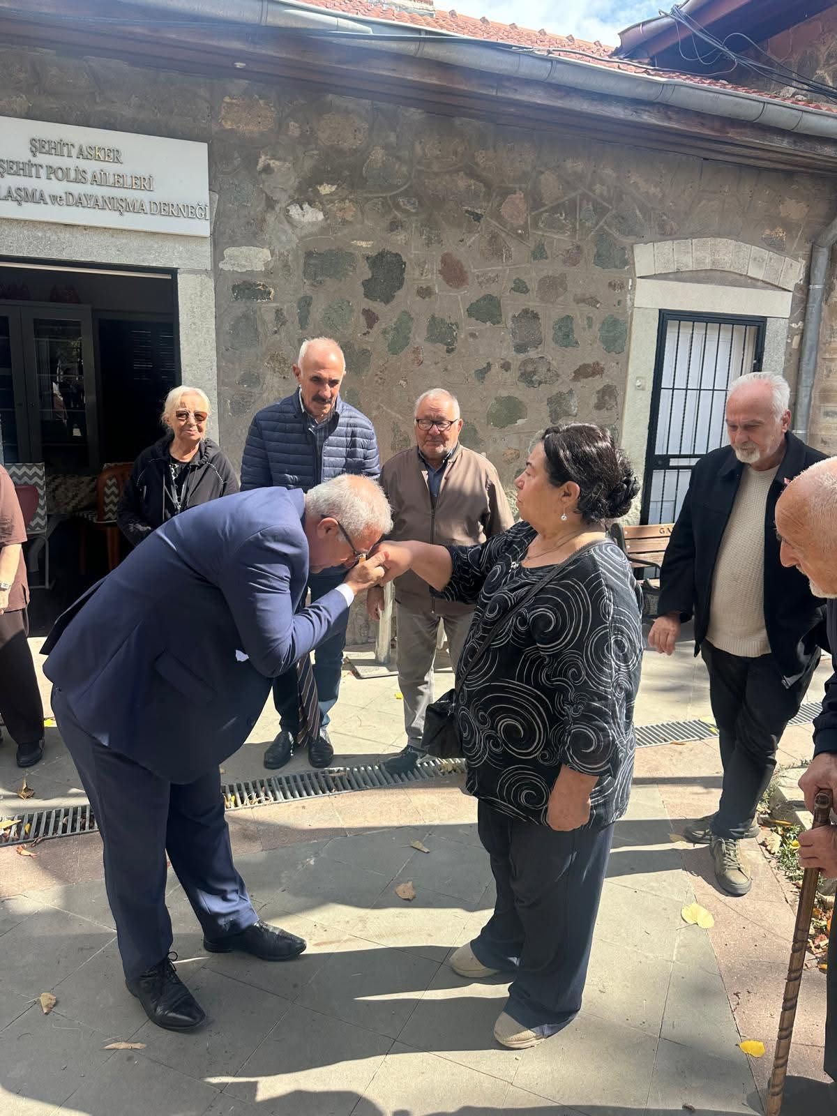 CHP’li Demirsoy şehit aileleri ile bir araya geldi: Seslerine ses olmak vicdani sorumluluk!