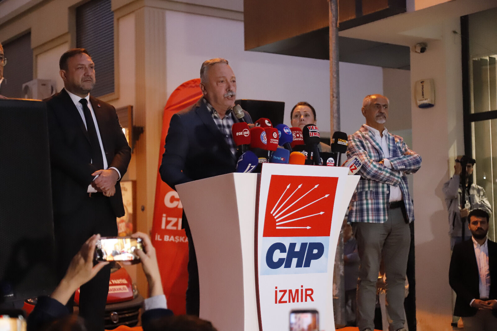 İzmir’de Tugay protestosu: Ön seçim olsaydı İzmir CHP’de kalırdı!