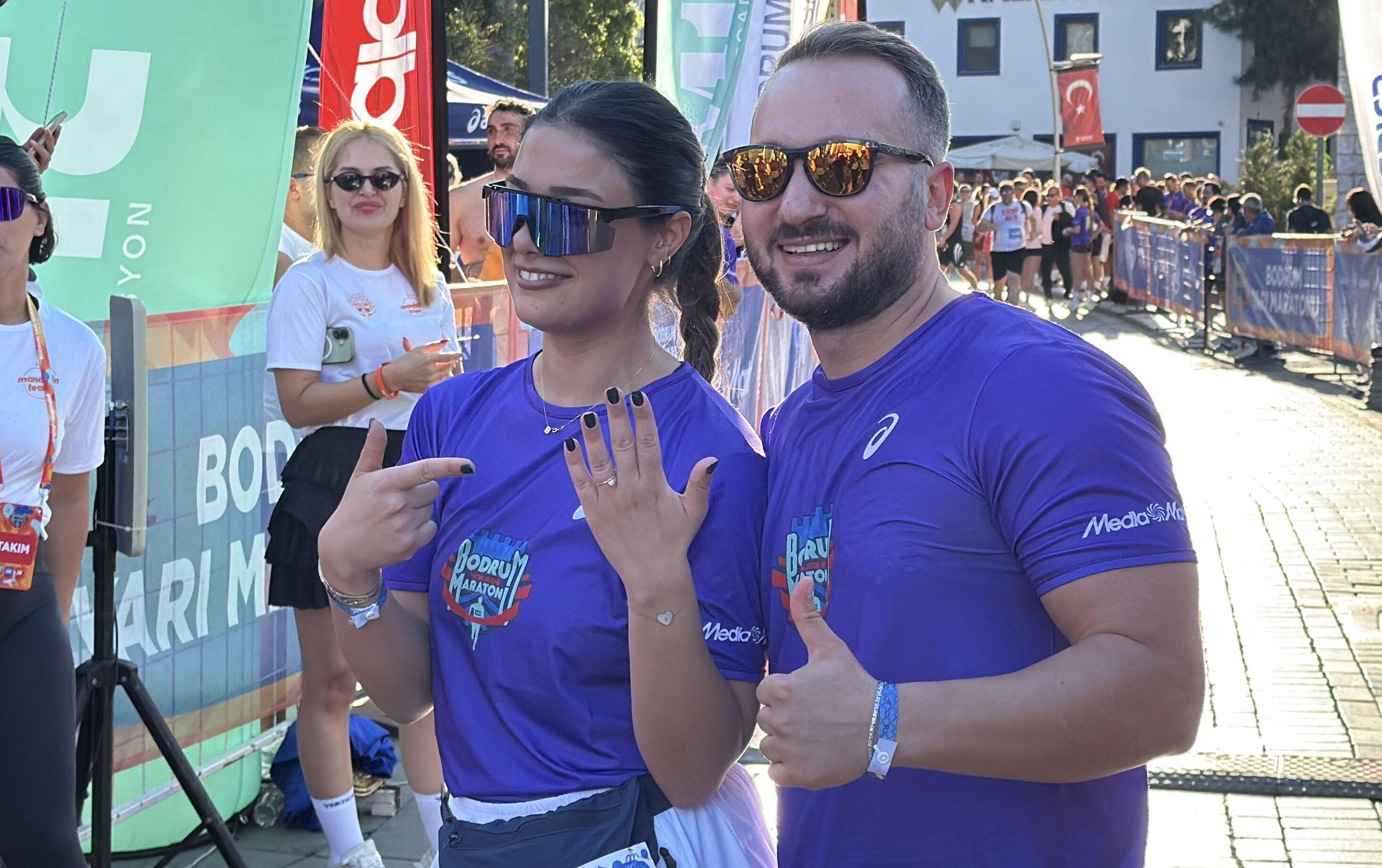 Yarı Maratonu'nda sürpriz evlilik teklifi: Koşuyu bitirdi, yüzüğü çıkardı-1