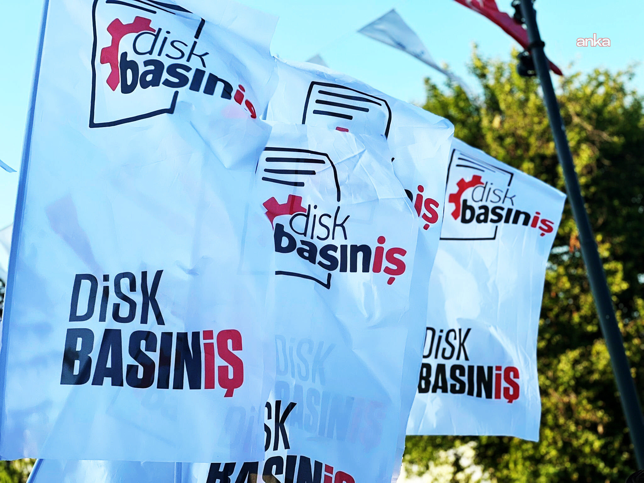 DİSK Basın-İş'ten gazetecilere fon soruşturmasına tepki: Gerçeği aramak suç değildir!