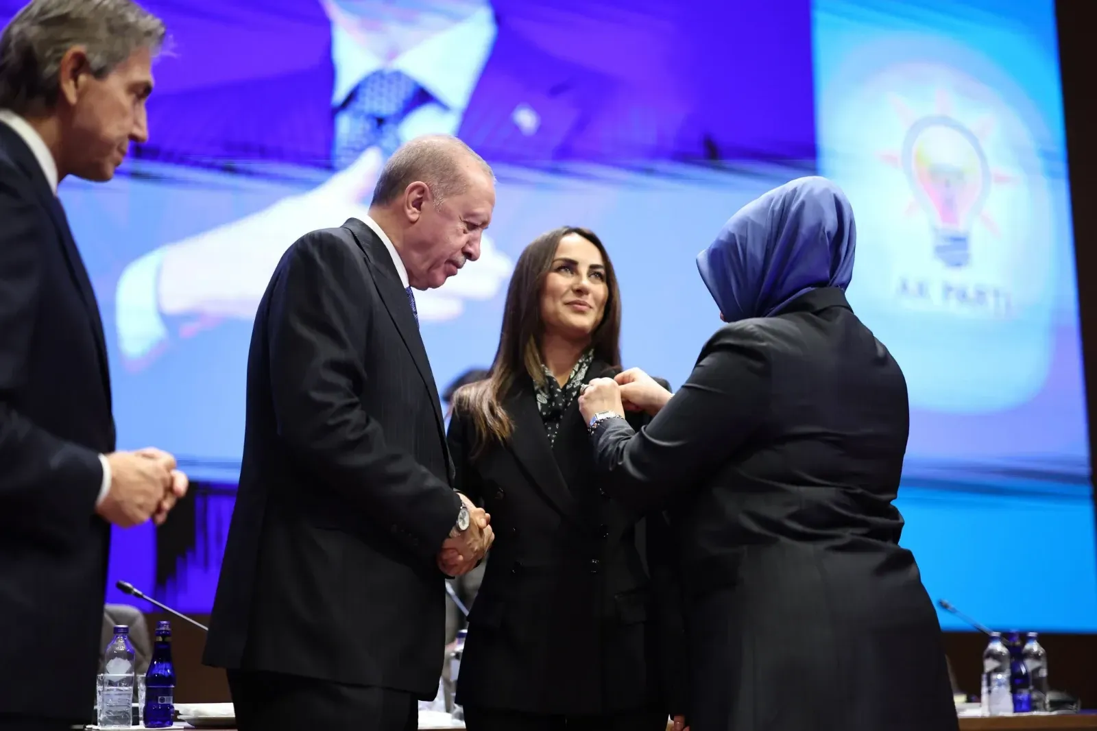 CHP’li Karahan’dan Zeybek ve AKP'ye geçen Gülsoy'a sert tepki: Siyasi ahlak yasasına ihtiyaç var!