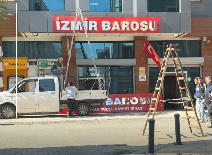 İzmir Barosu’nda Özkan Yücel’in adı tabelada!
