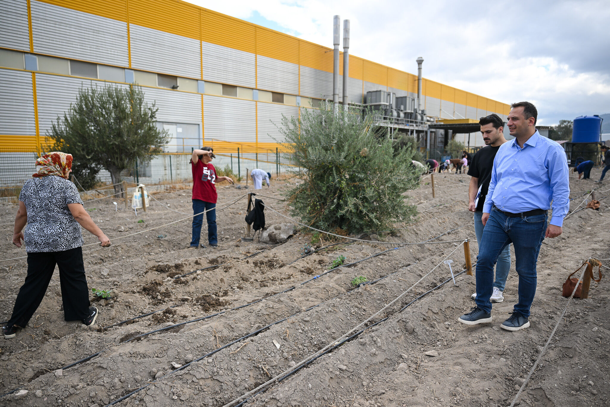 Bornova’da kent bostanları 9’a çıktı: 1160 kadın üretime katıldı